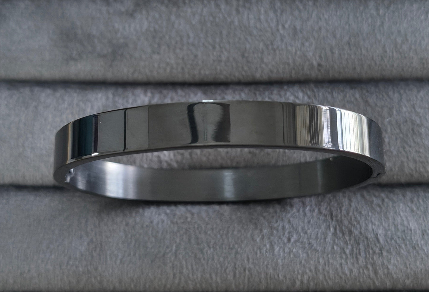 Antitarnish Silver Plated Plain Black Color Men's Bracelet