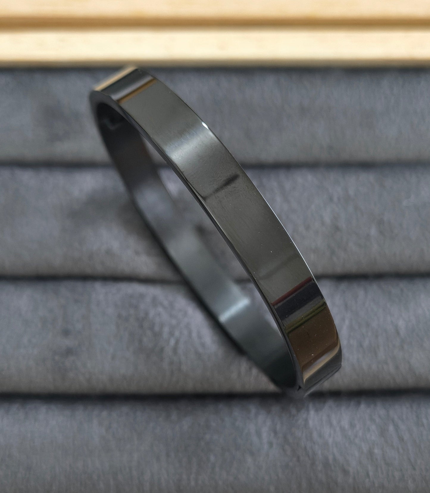 Antitarnish Silver Plated Plain Black Color Men's Bracelet