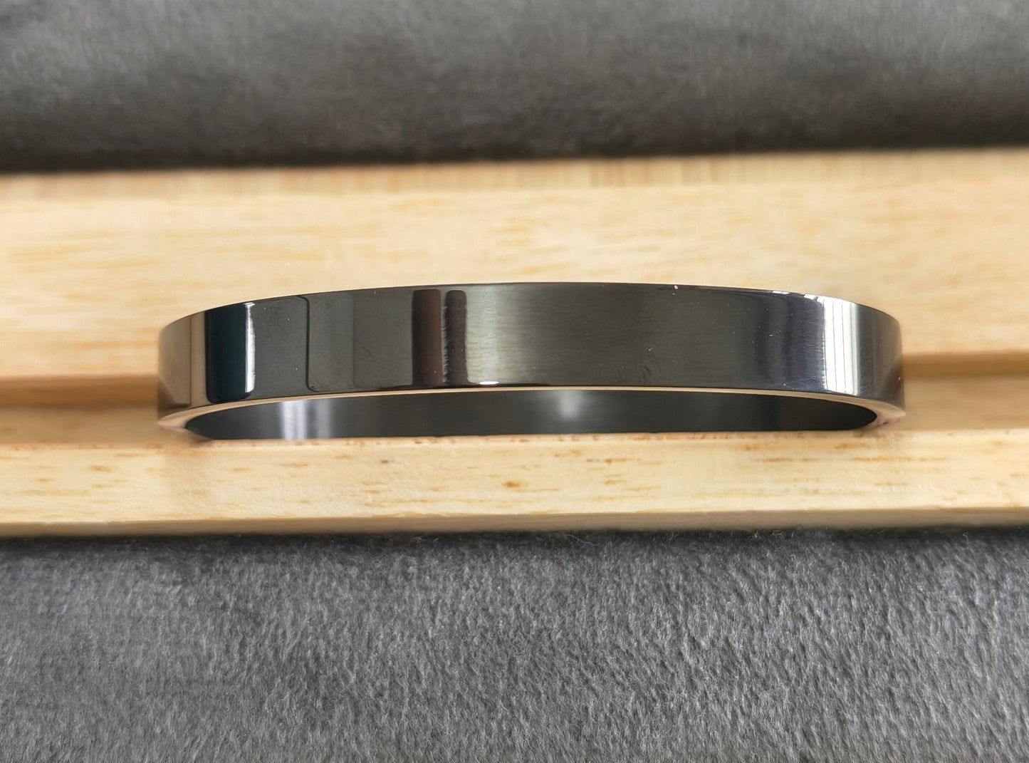 Antitarnish Silver Plated Plain Black Color Men's Bracelet