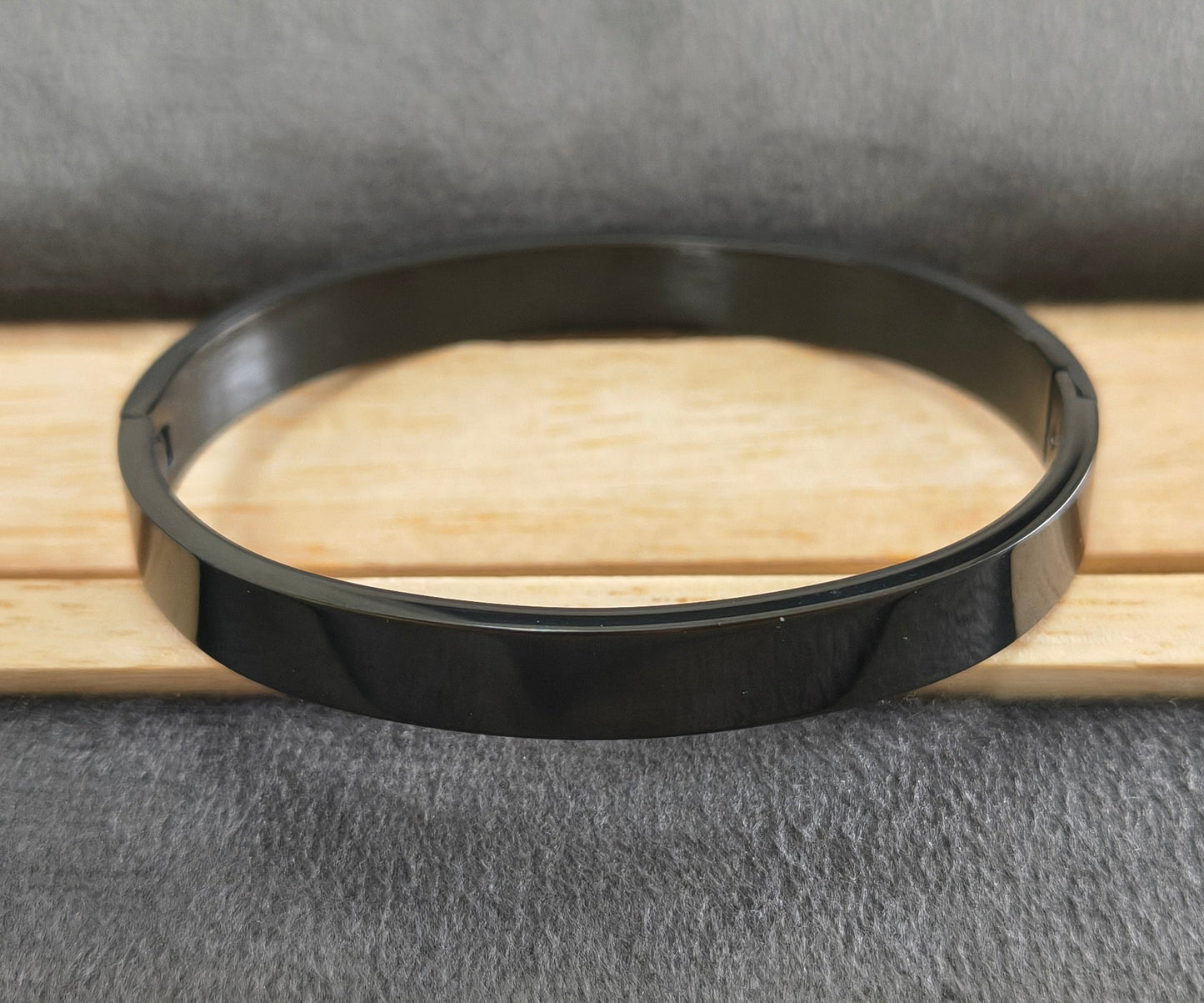 Antitarnish Silver Plated Plain Black Color Men's Bracelet