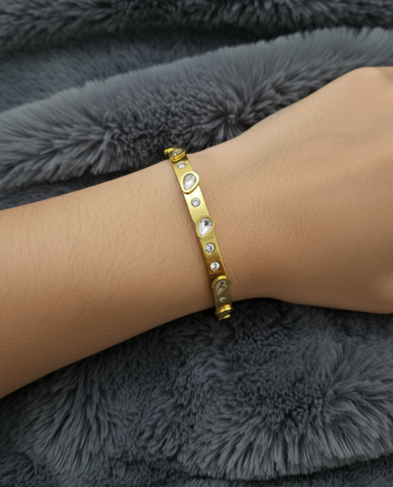 Antitarnish Stone Embedded Bracelet 18K Gold Plated