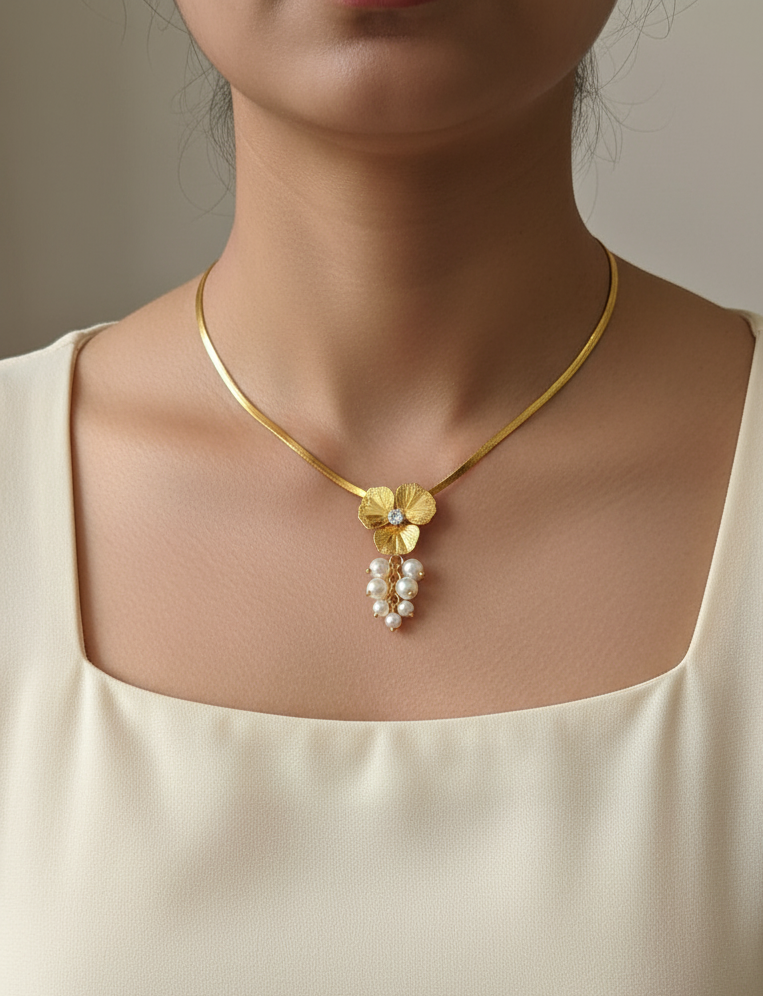Antitarnish Stylish Pearl Bloom Pendant Snake Chain Necklace