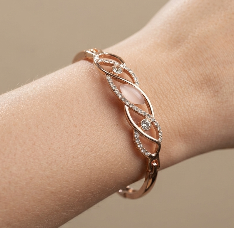 Antitarnish Stylish Twisted Design Bracelet 18K Gold Plated