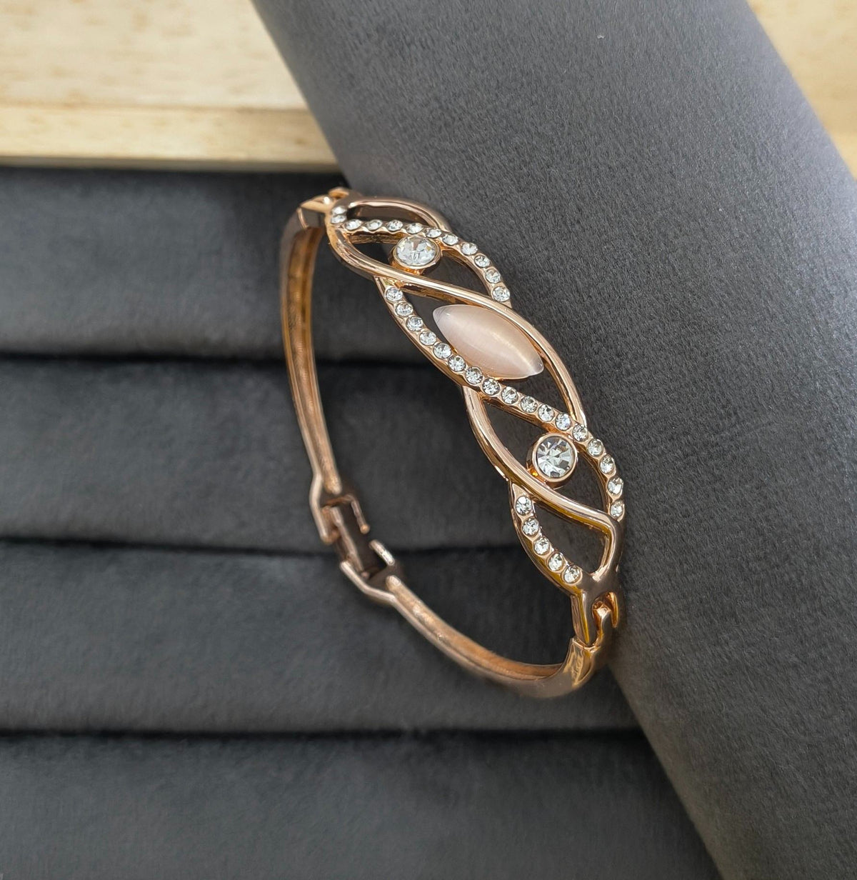 Antitarnish Stylish Twisted Design Bracelet 18K Gold Plated
