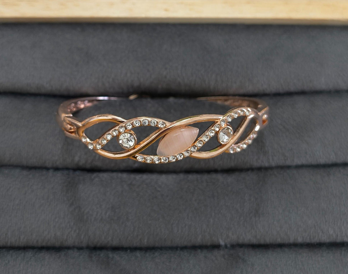Antitarnish Stylish Twisted Design Bracelet 18K Gold Plated