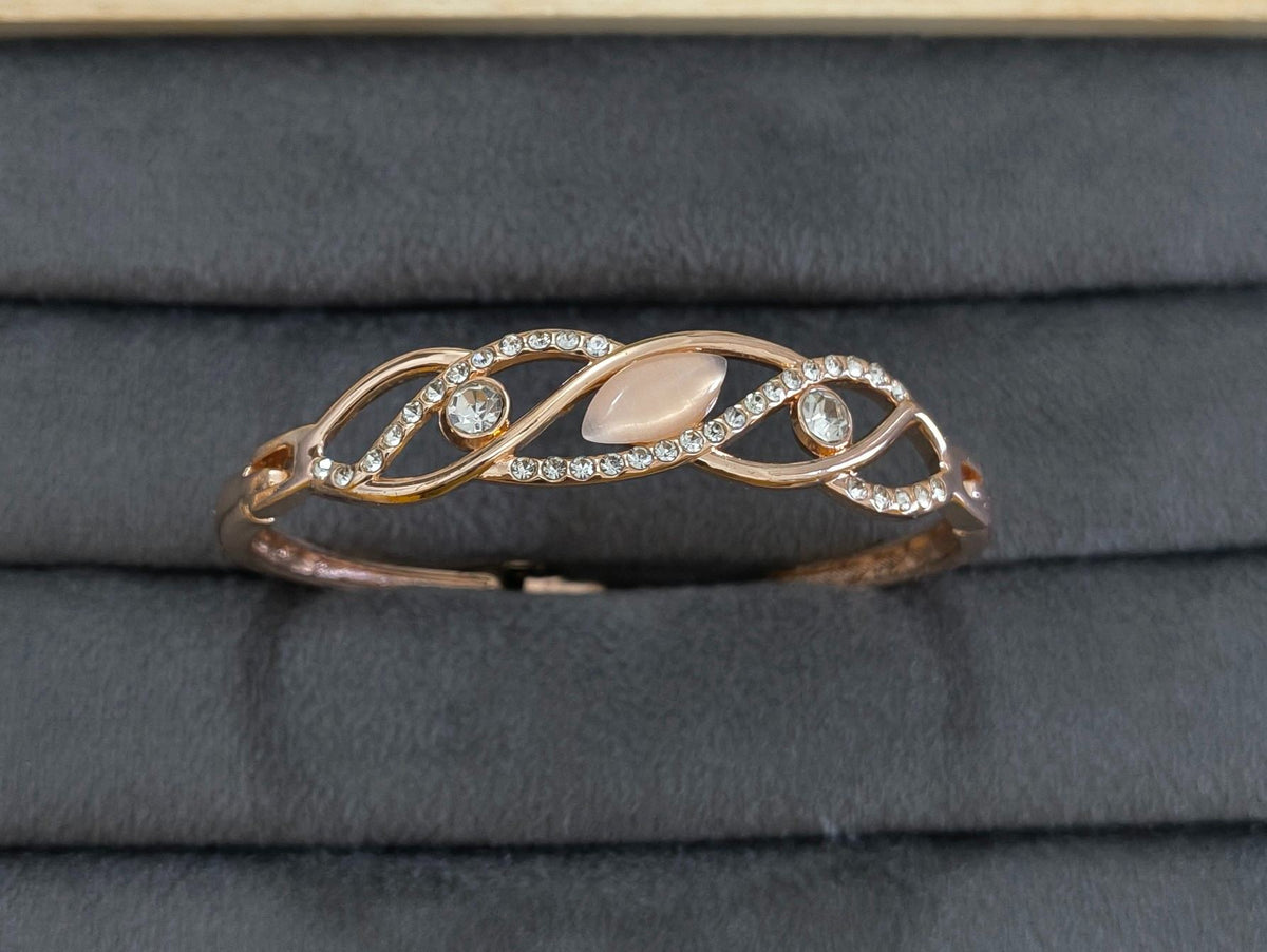 Antitarnish Stylish Twisted Design Bracelet 18K Gold Plated