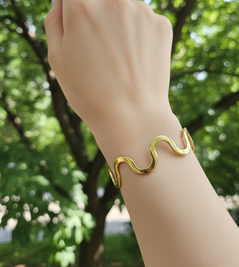 Antitarnish Stylish Wave Bracelet 18K Gold Plated