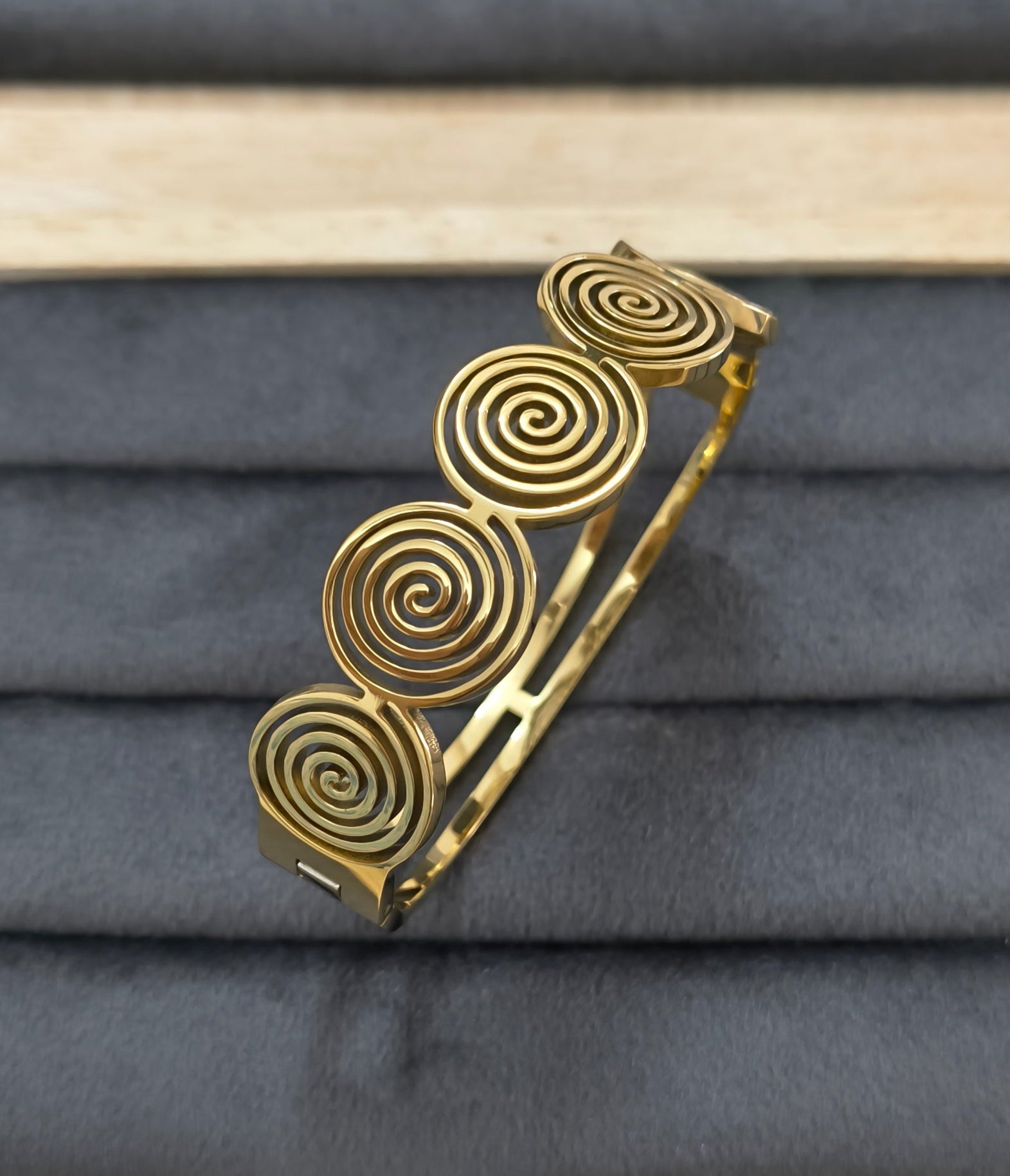 Antitarnish Swirly Coils Bracelet 18K Gold Plated