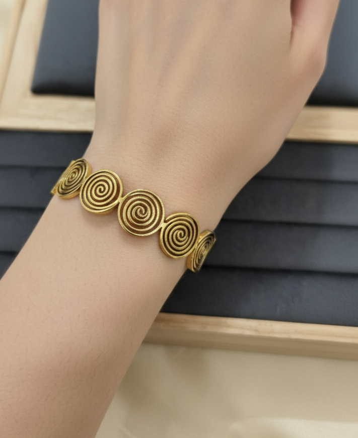 Antitarnish Swirly Coils Bracelet 18K Gold Plated