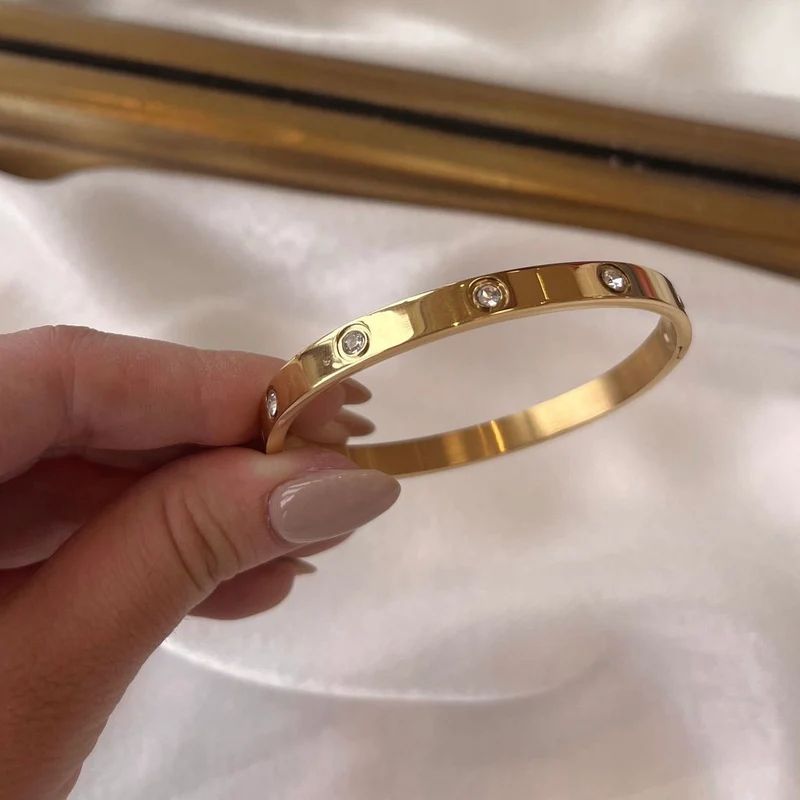 Antitarnish Timeless Love Bracelet Stone Studded