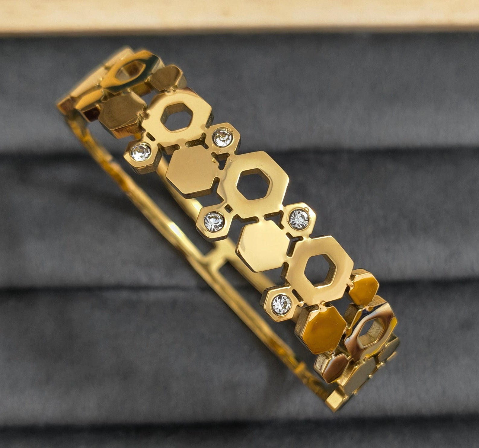 Antitarnish Trendy Honey Glow Bracelet 18K Gold Plated