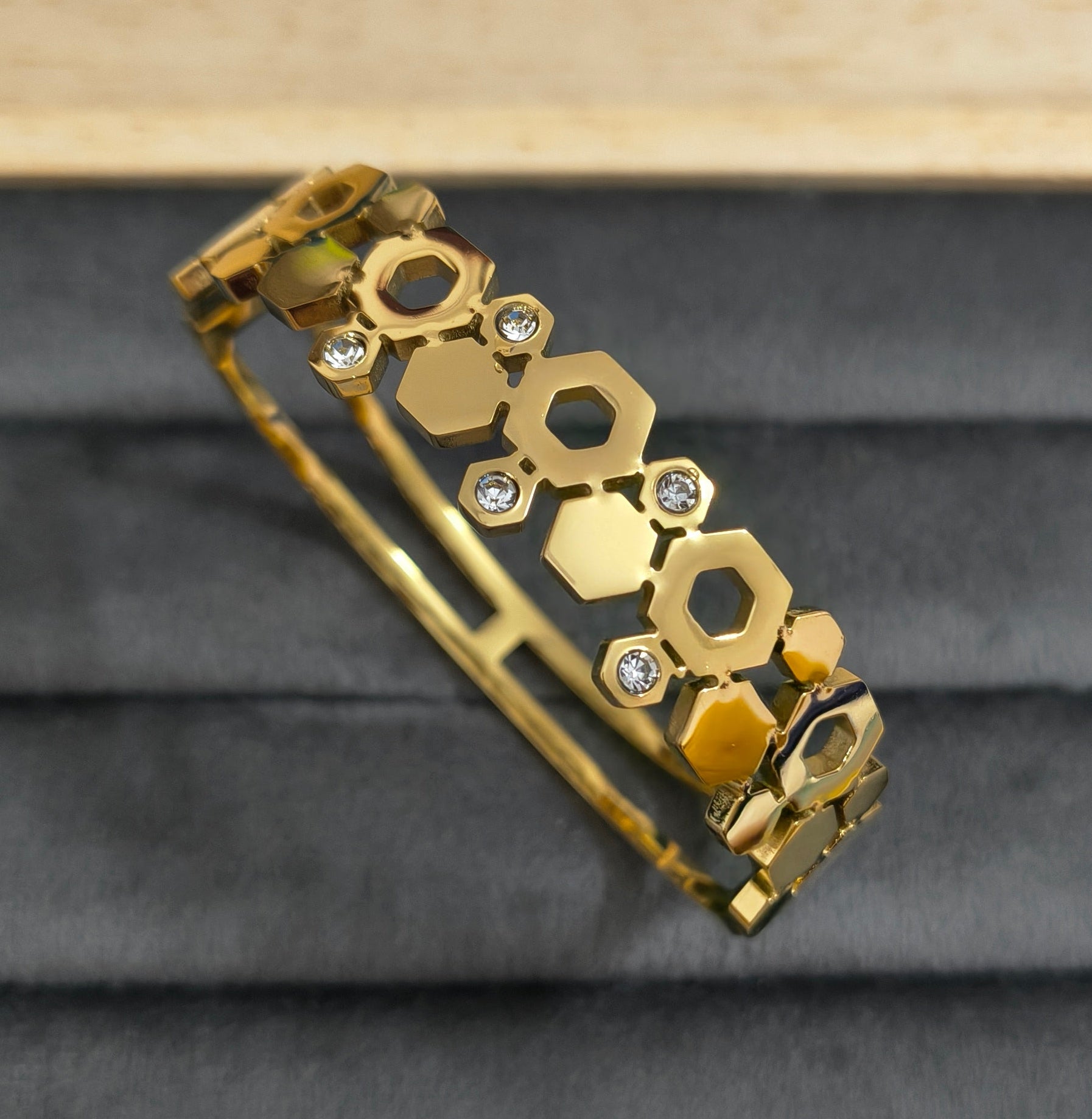 Antitarnish Trendy Honey Glow Bracelet 18K Gold Plated