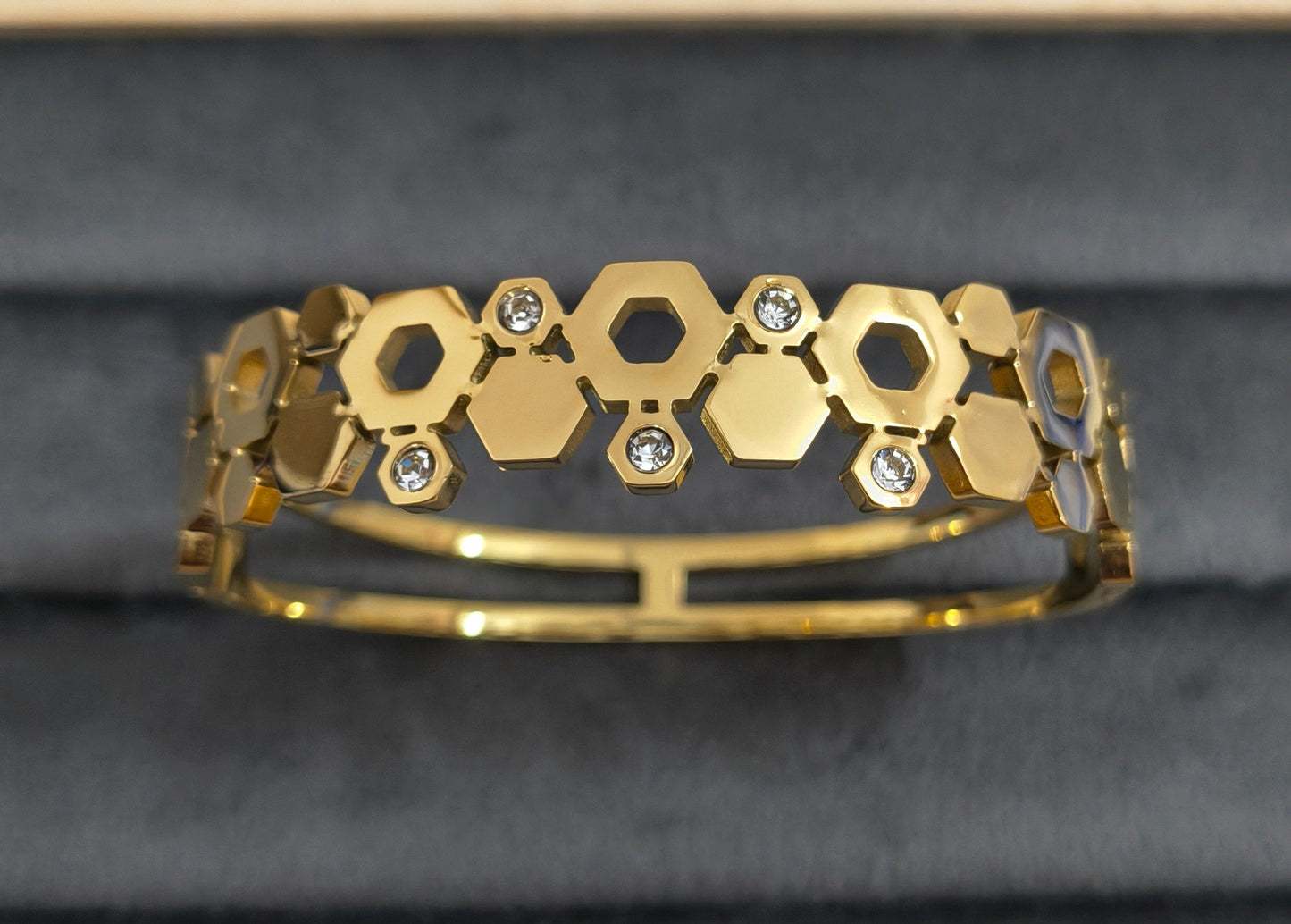 Antitarnish Trendy Honey Glow Bracelet 18K Gold Plated