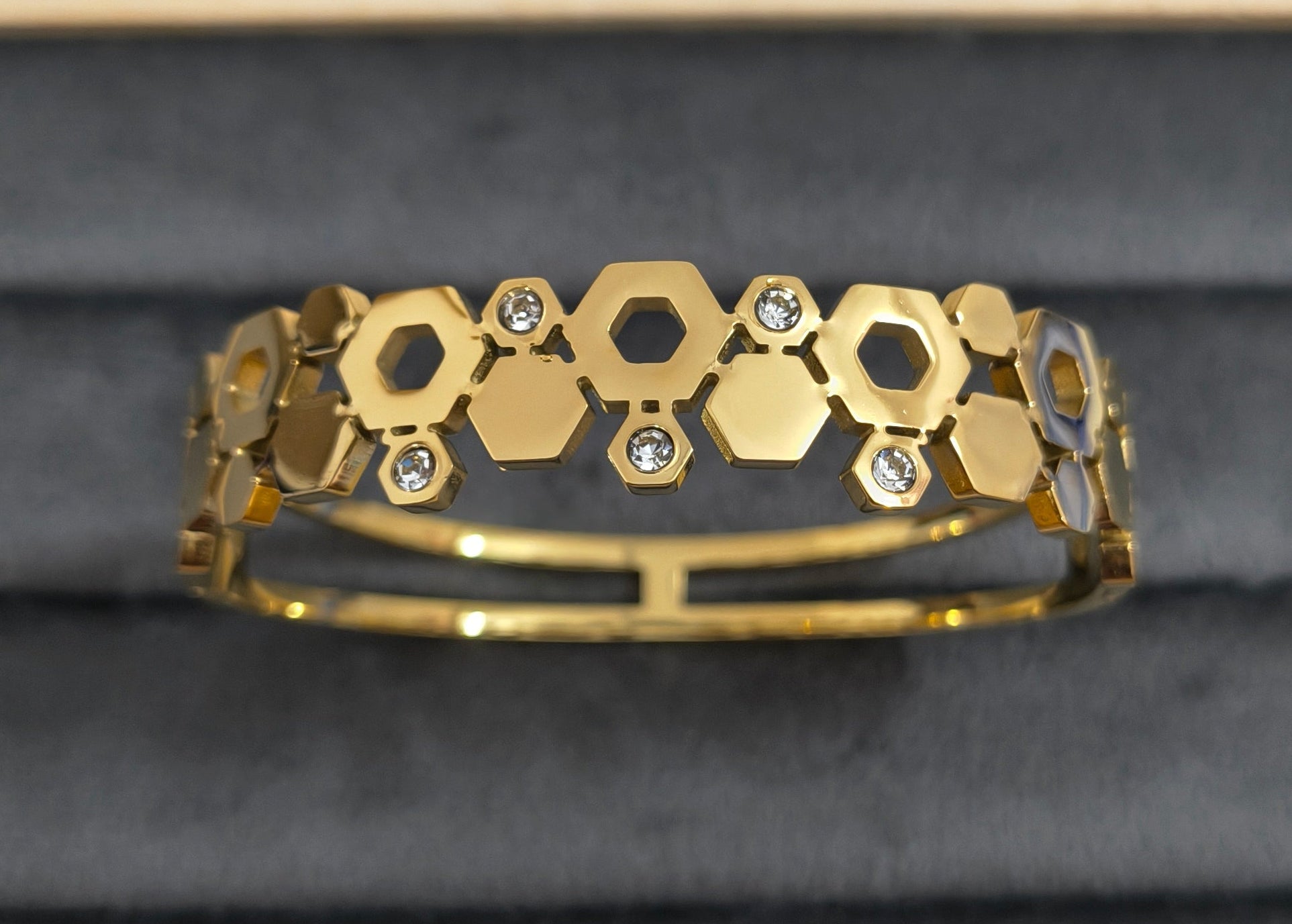 Antitarnish Trendy Honey Glow Bracelet 18K Gold Plated