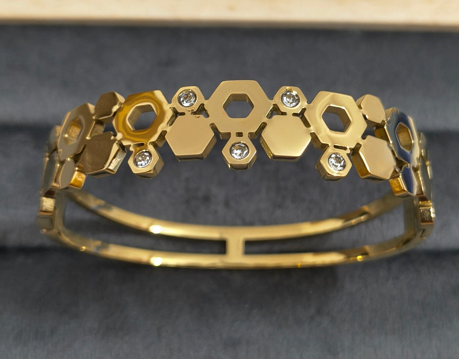 Antitarnish Trendy Honey Glow Bracelet 18K Gold Plated