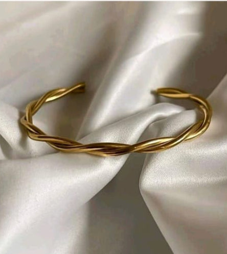 Antitarnish Twisted Rope Style Bracelet 18K Gold Plated