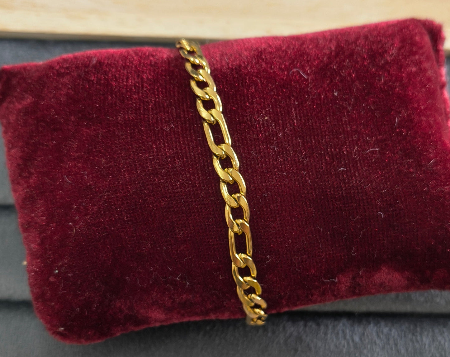 Antitarnish Unisex Figaro Chain Bracelet 18K Gold Plated