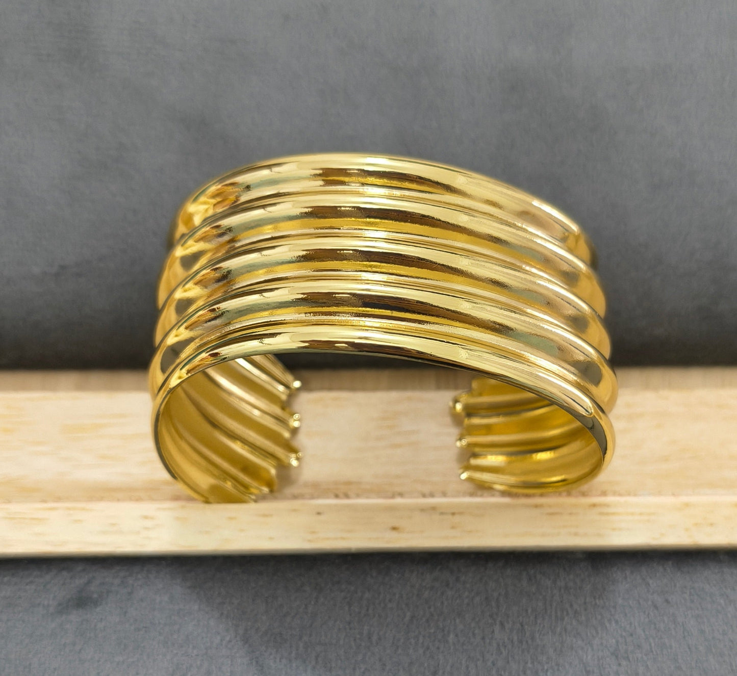 Antitarnish Wavy Open Cuff Bracelet 18K Gold Plated