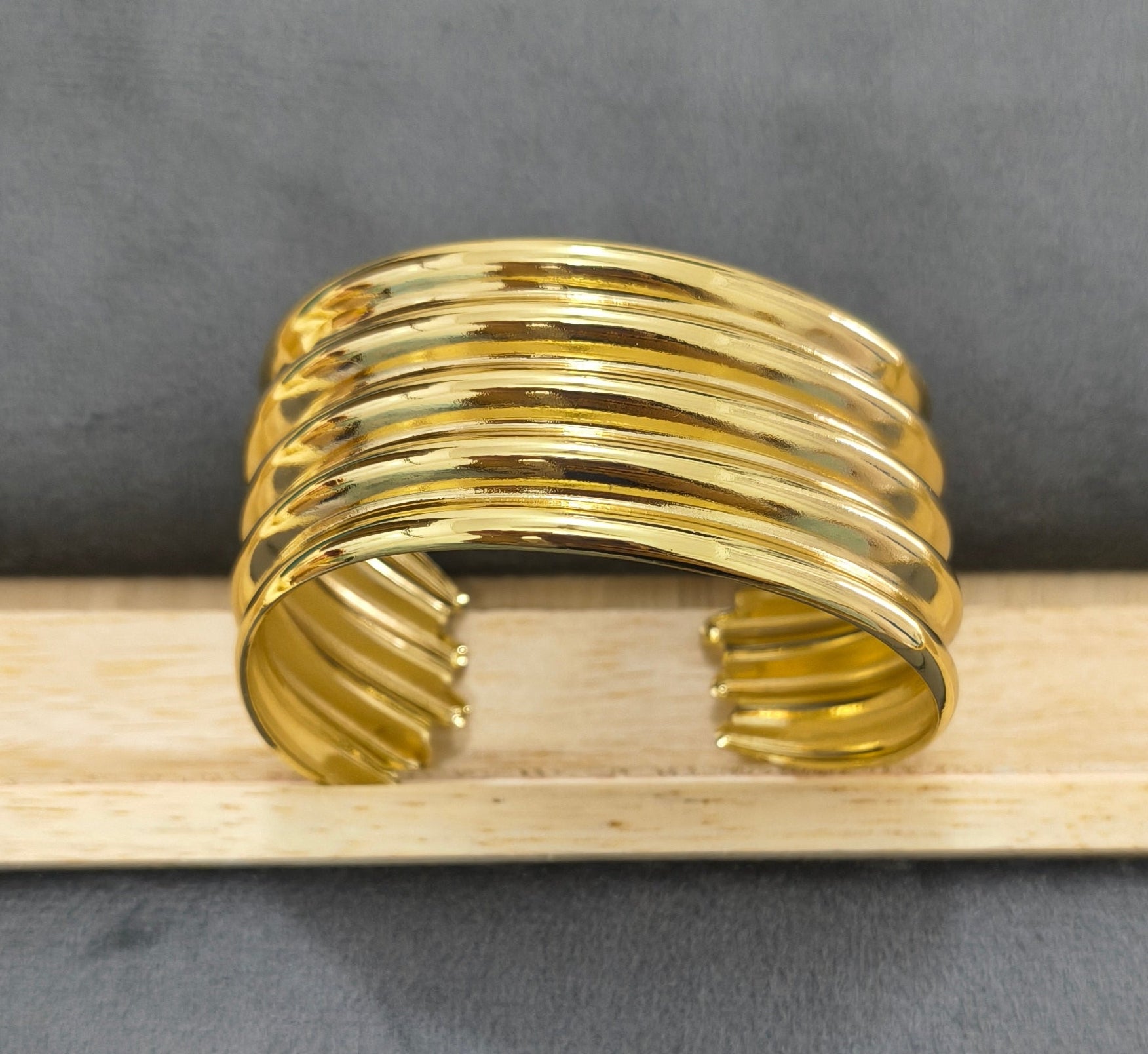 Antitarnish Wavy Open Cuff Bracelet 18K Gold Plated