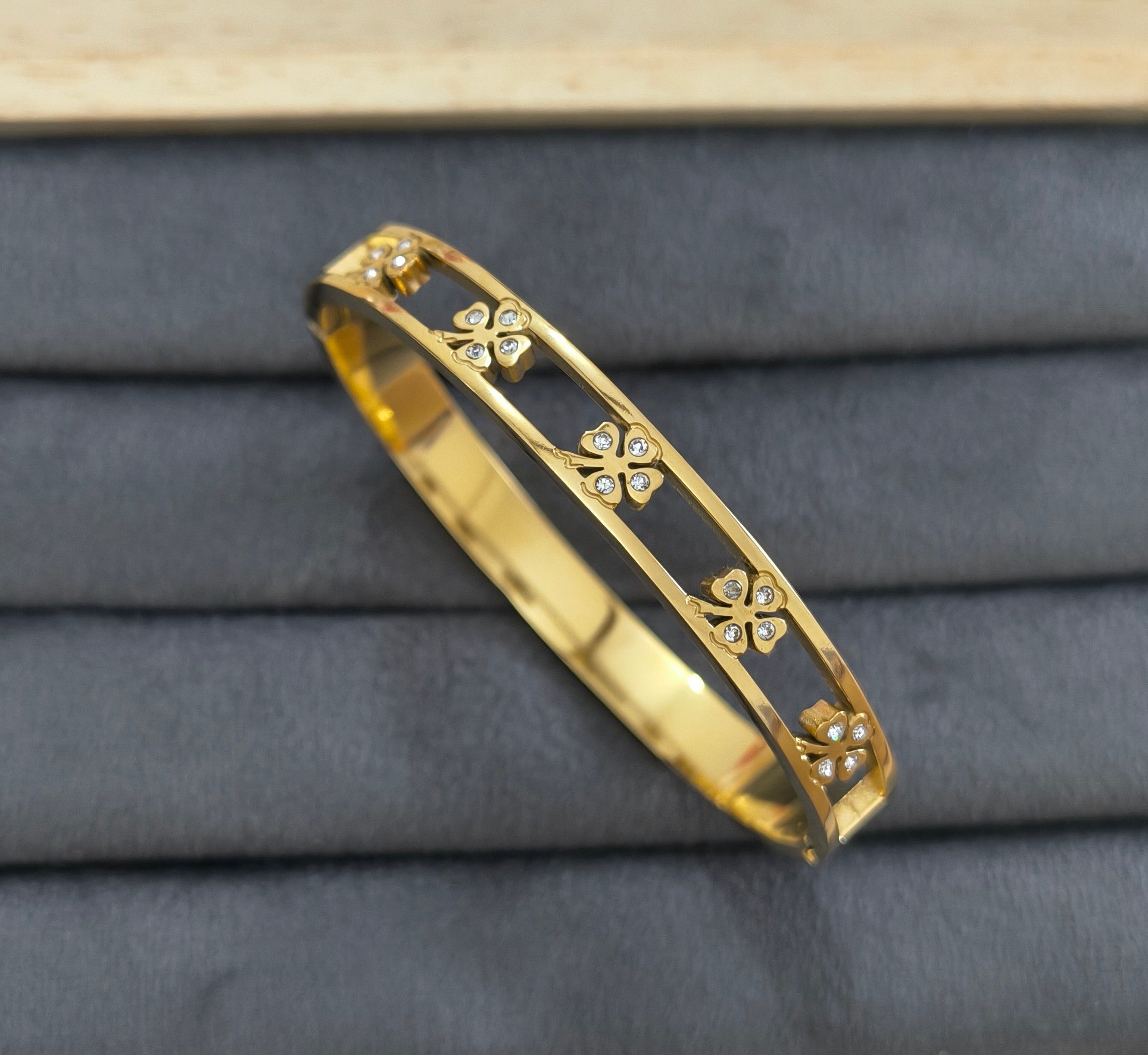Antitarnish Zircon Stone Studded Bracelet 18K Gold Plated