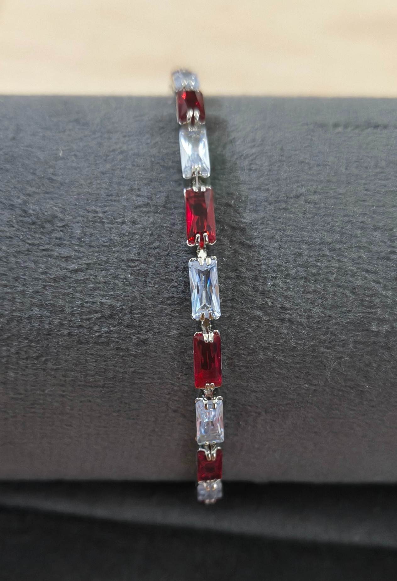 Antitarnish Zircon Studded Tennis Bracelet Silver Plated