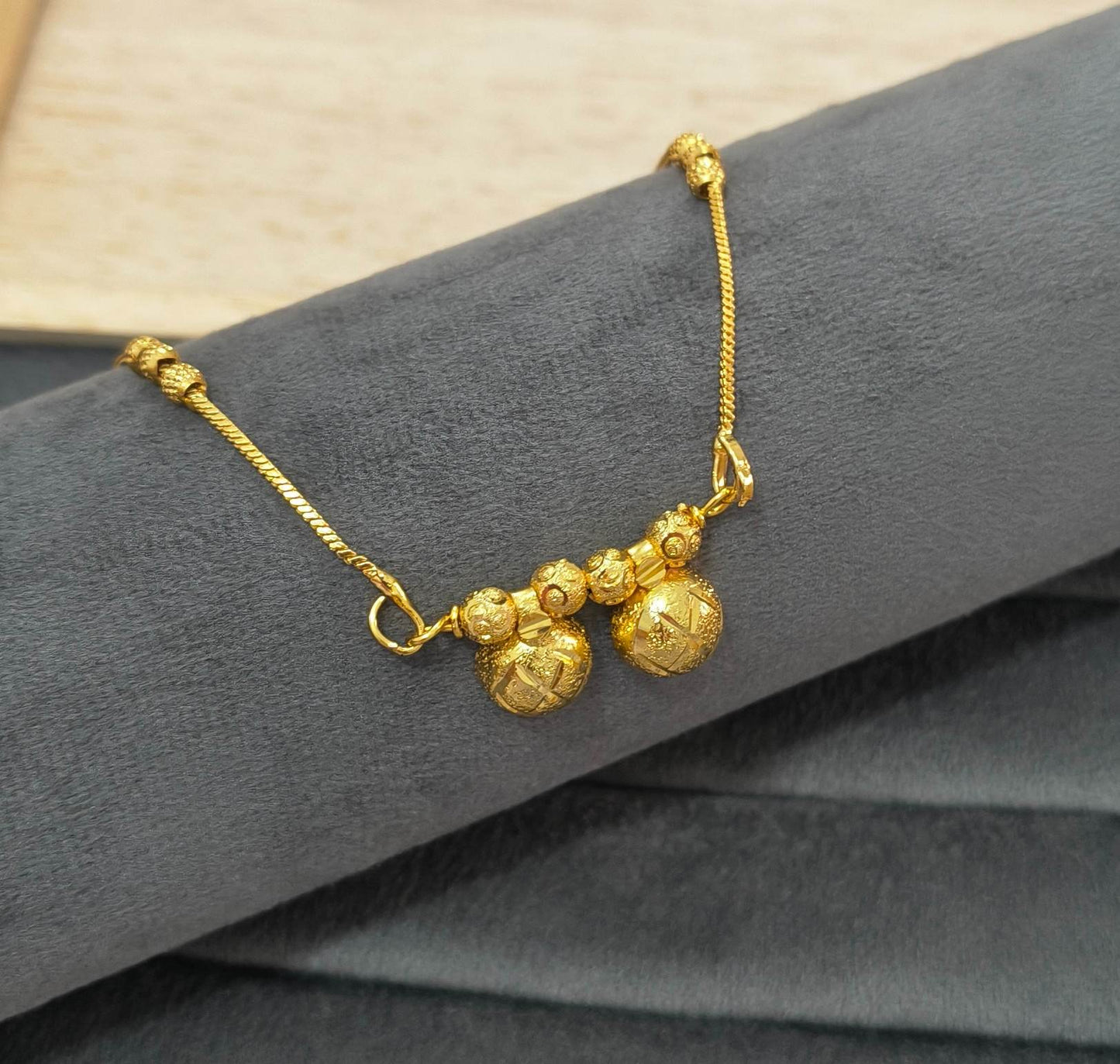 Daily Wear Mangalsutra Minimalist Textured Vati Pendant