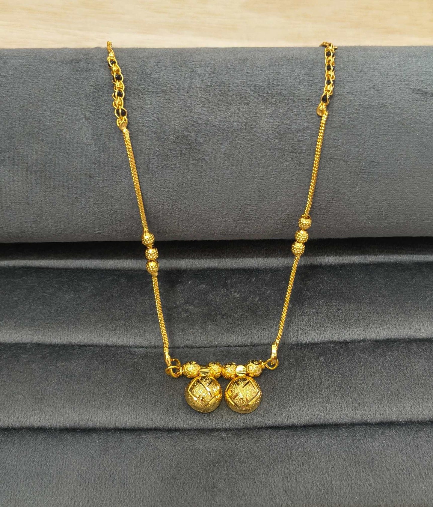 Daily Wear Mangalsutra Minimalist Textured Vati Pendant