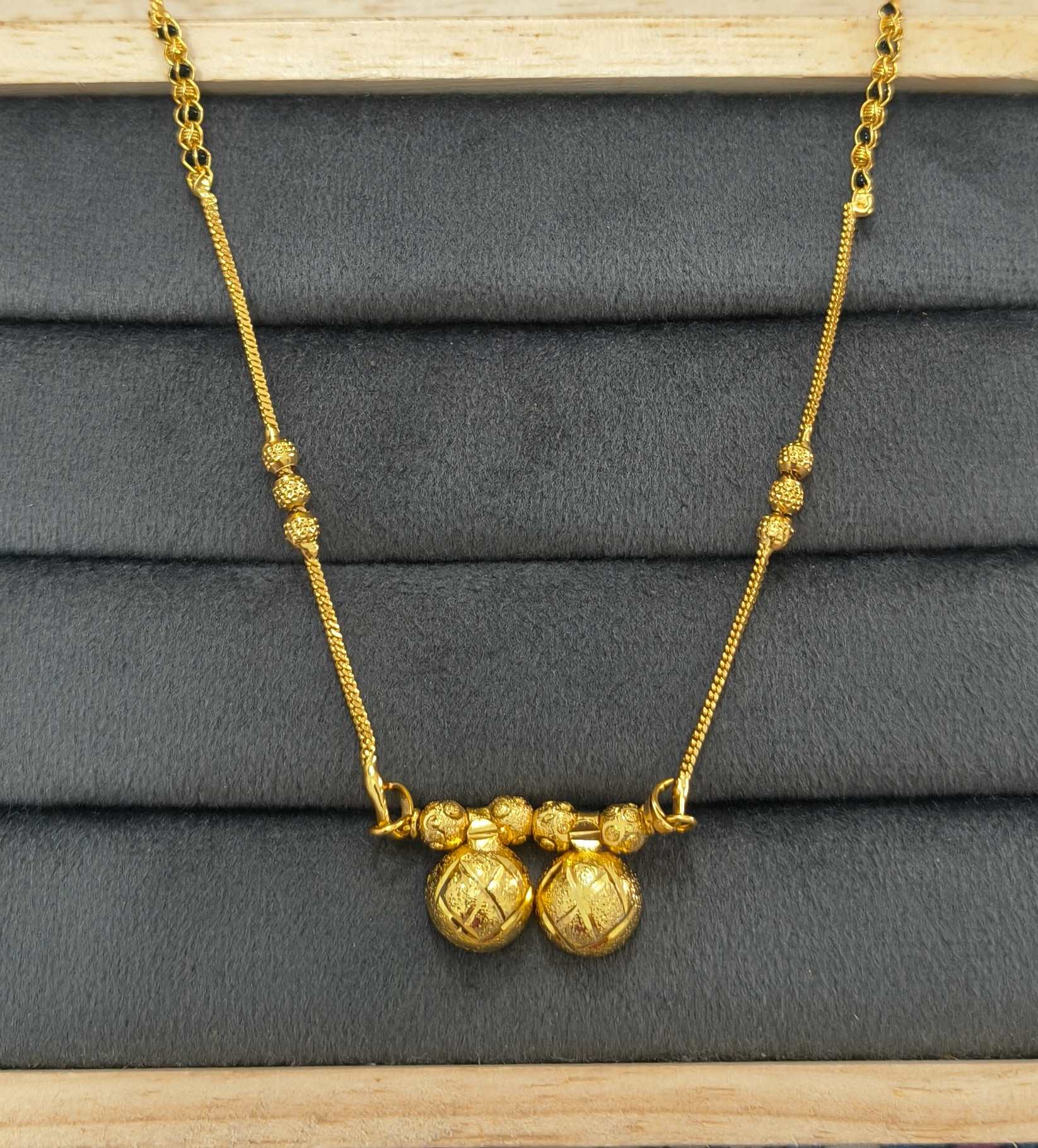 Daily Wear Mangalsutra Minimalist Textured Vati Pendant
