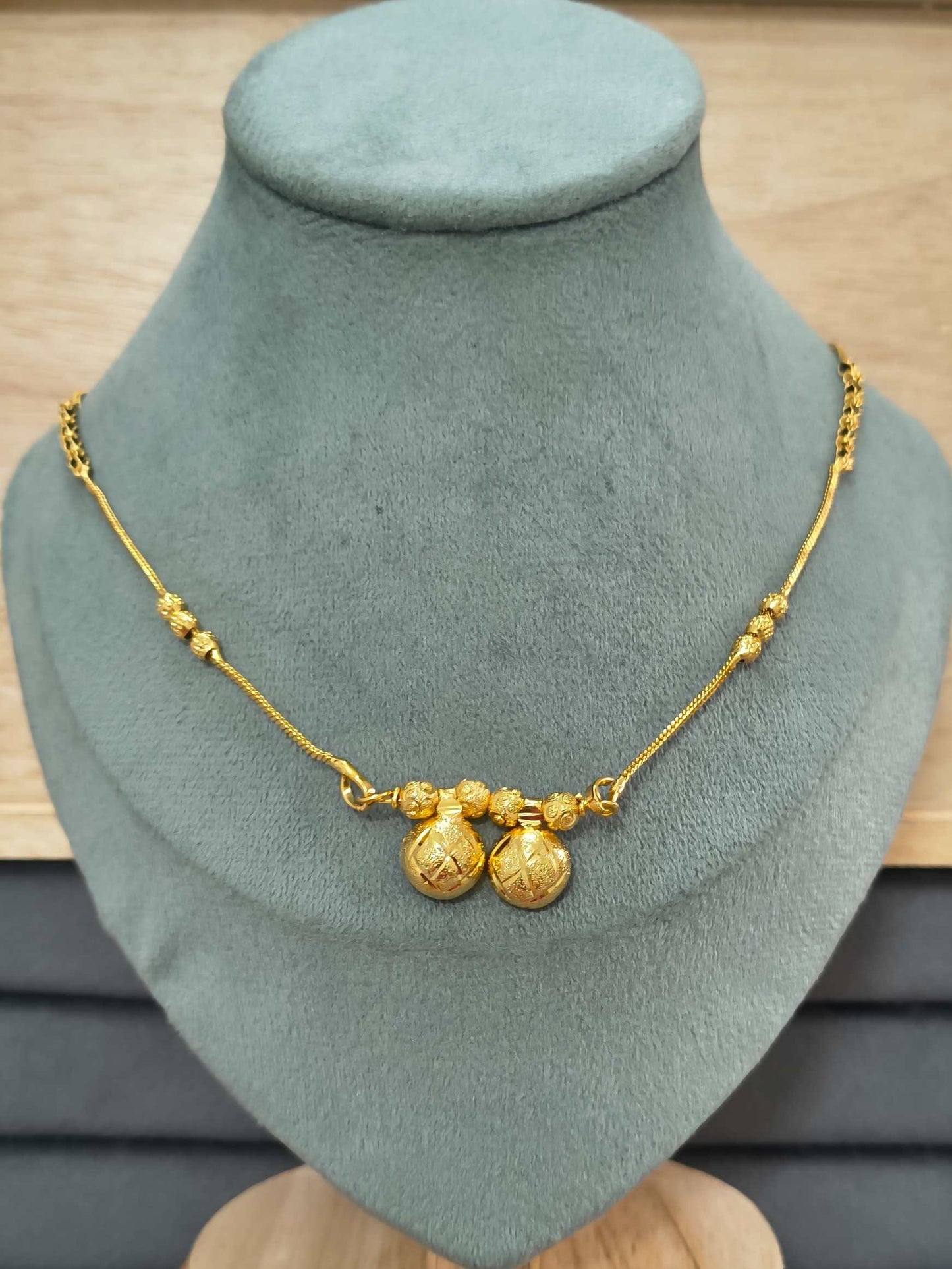 Daily Wear Mangalsutra Minimalist Textured Vati Pendant