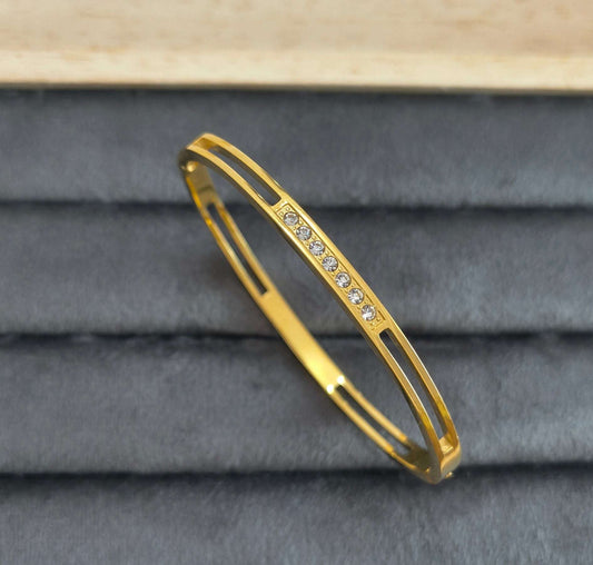 Dainty Fashionable Stone Studded 18K Gold Plated Bracelet