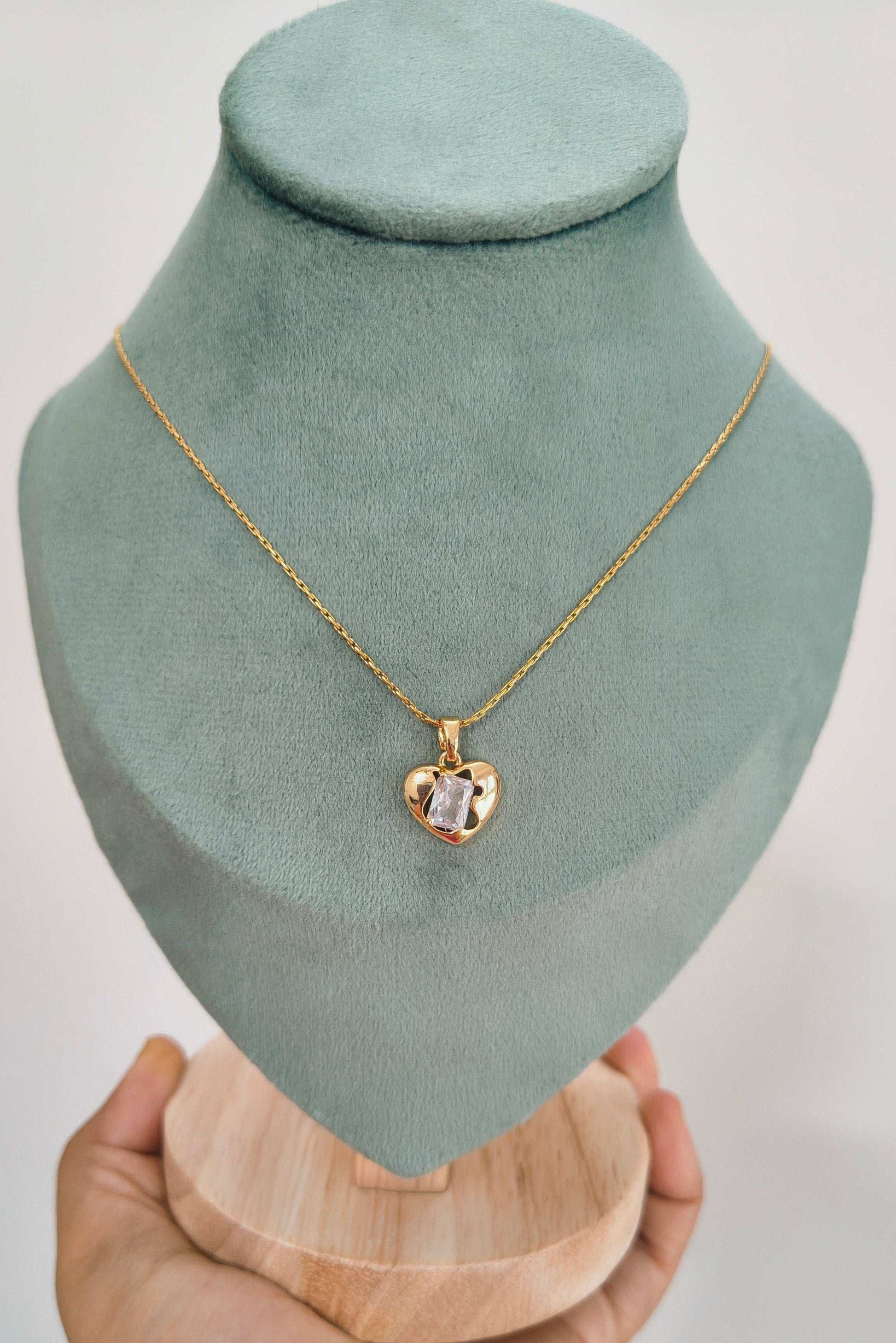 Diamond Studded Heart Pendant Necklace 18K Gold Plated