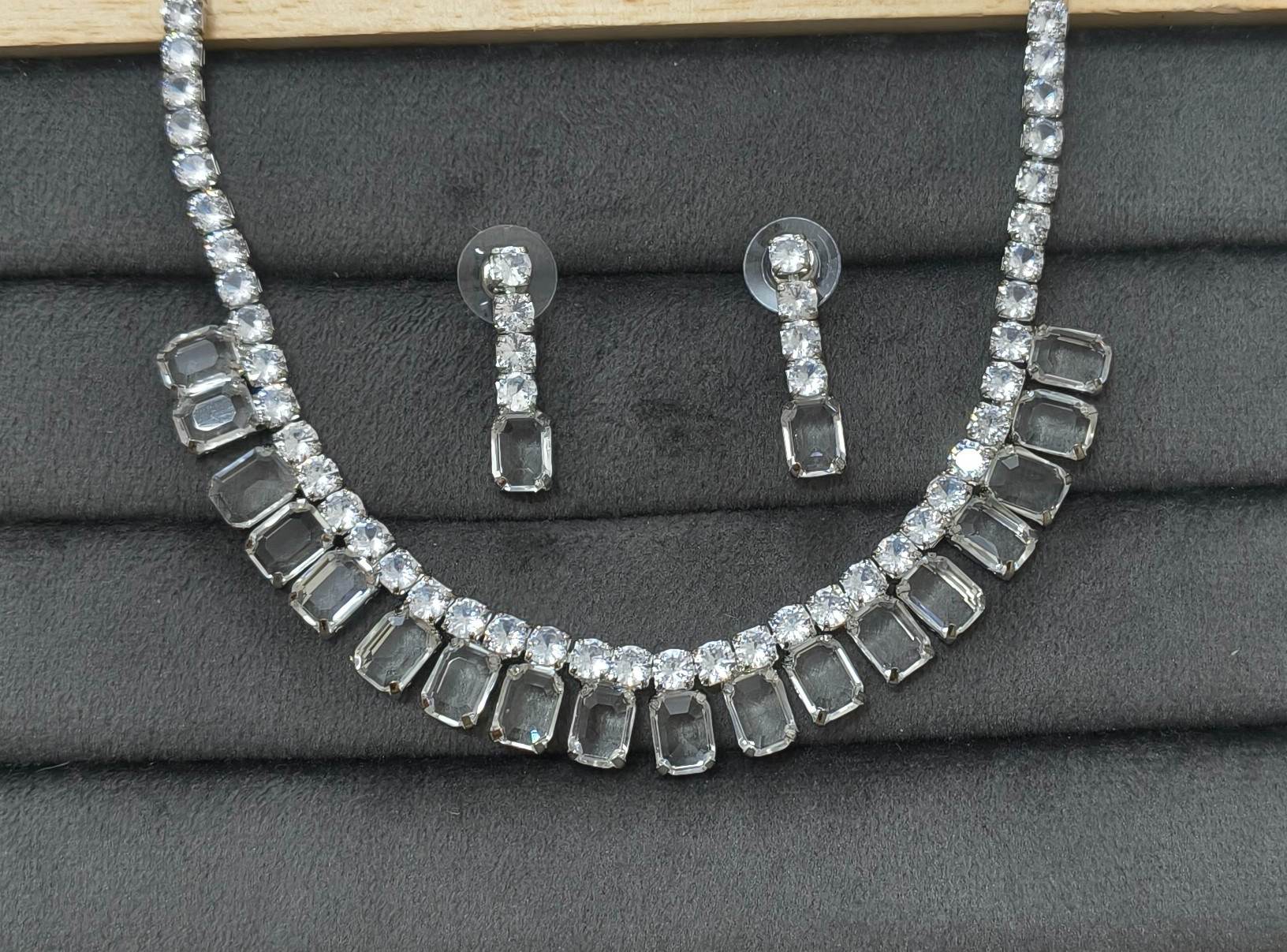 Elegant Clear Glass Stone Necklace Set Rhodium Plated