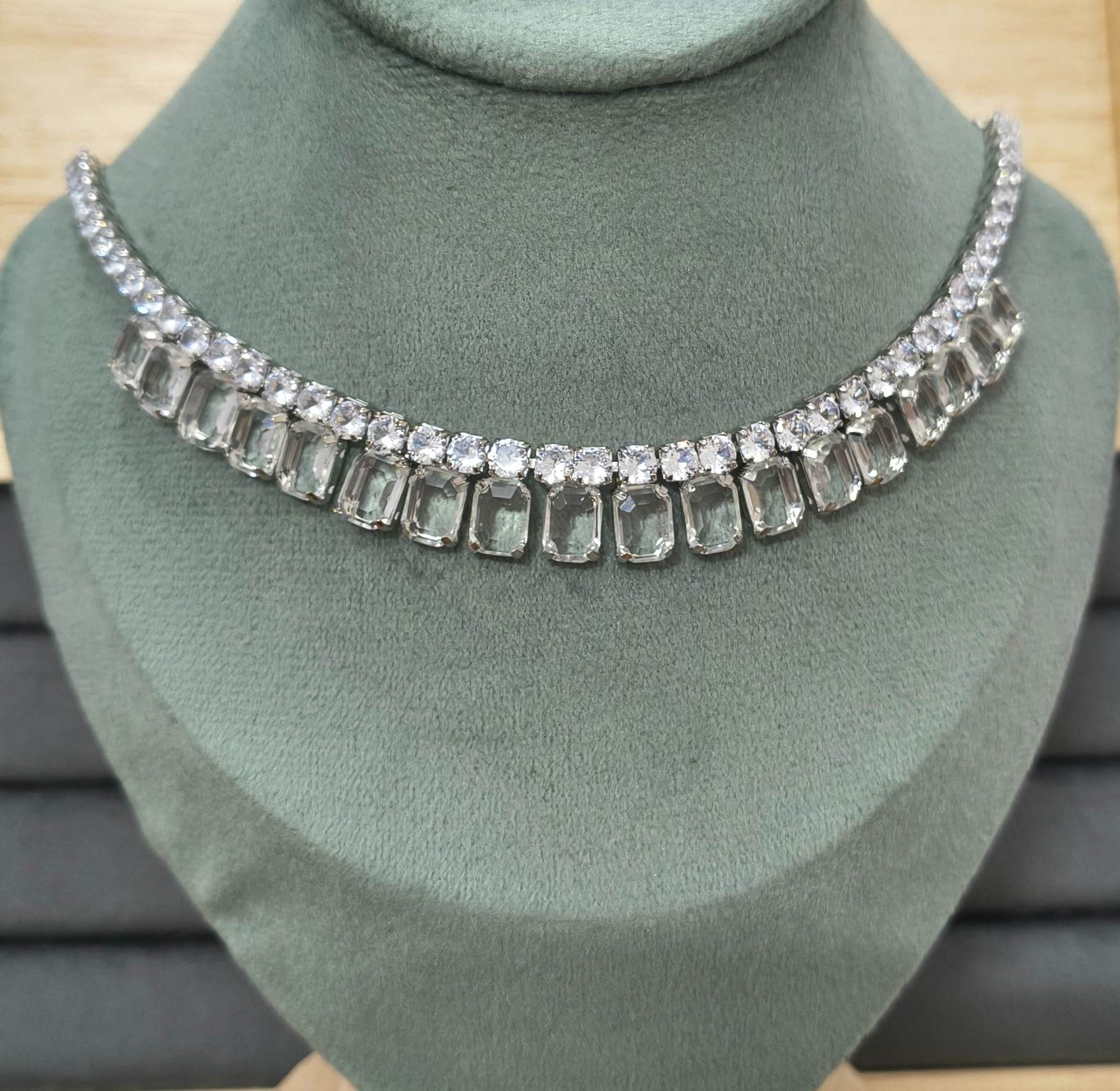 Elegant Clear Glass Stone Necklace Set Rhodium Plated