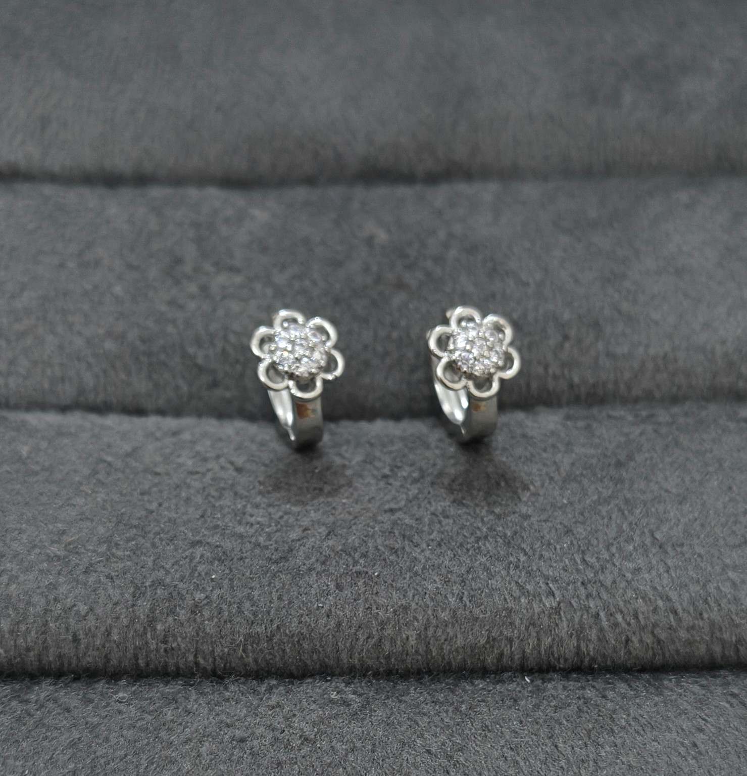 Fancy Hoop / Bali Tiny Diamond Flower Silver Earrings