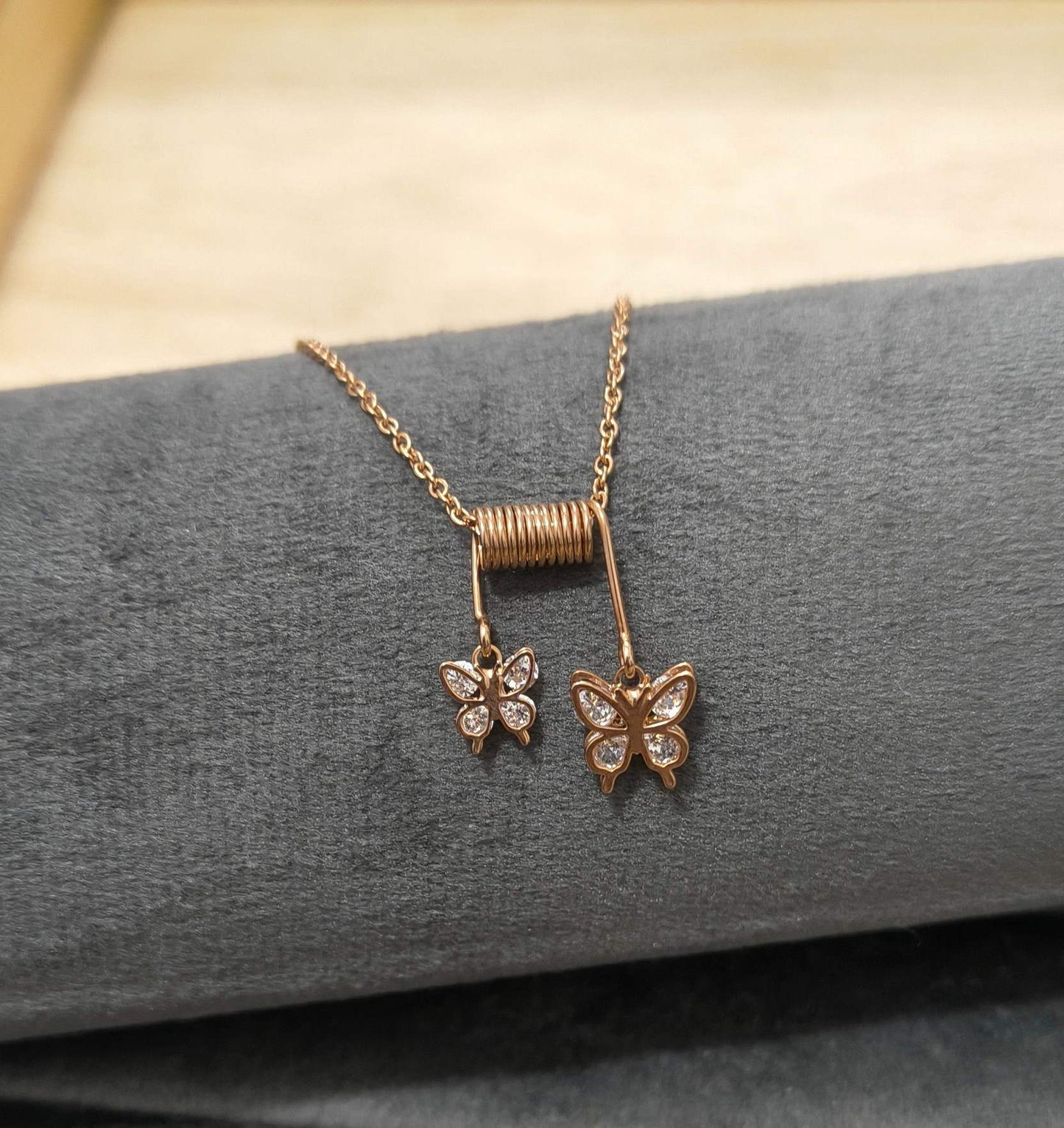 Fancy Necklace Round Pendant Chain Rosegold Plated