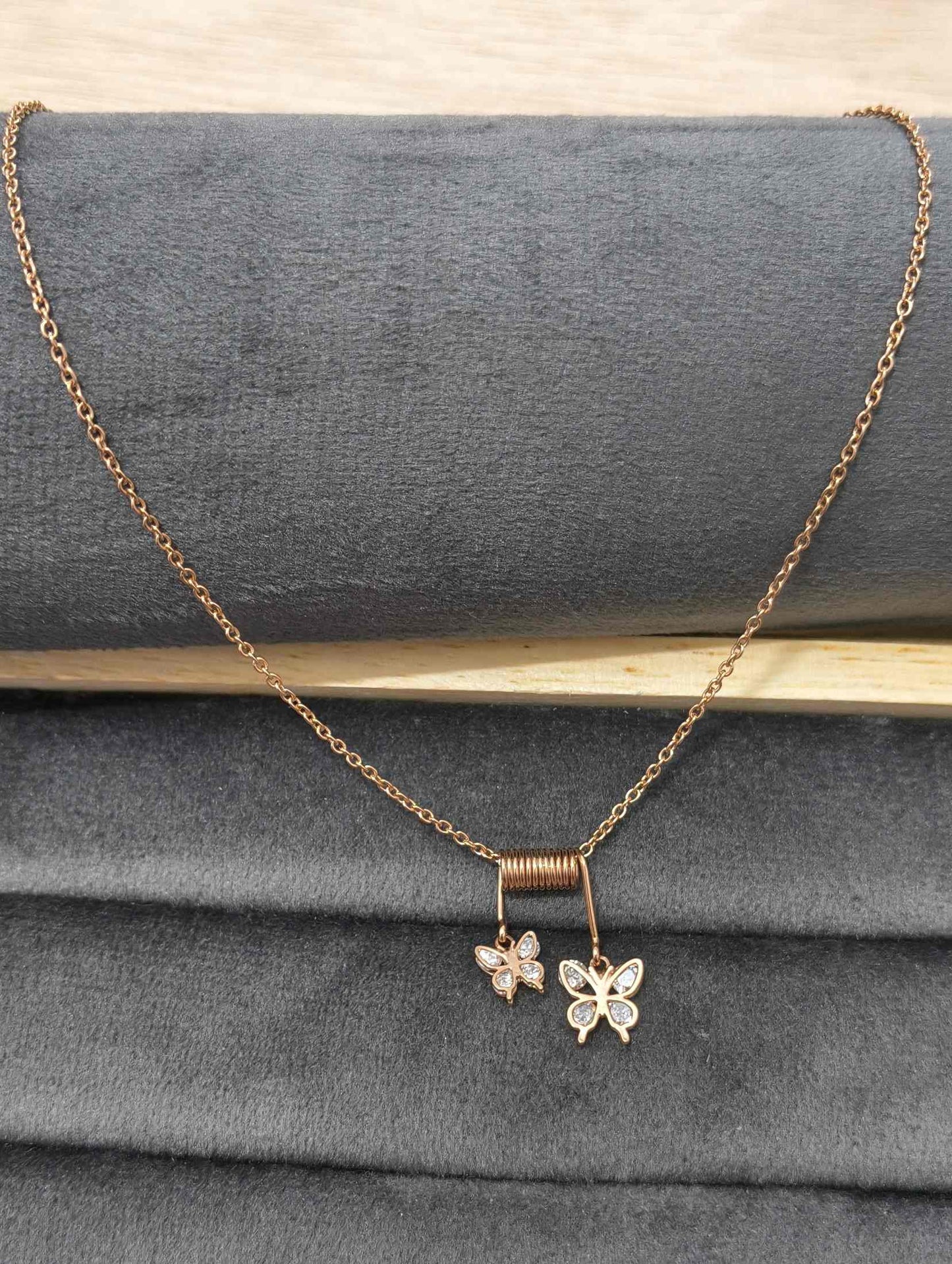 Fancy Necklace Round Pendant Chain Rosegold Plated