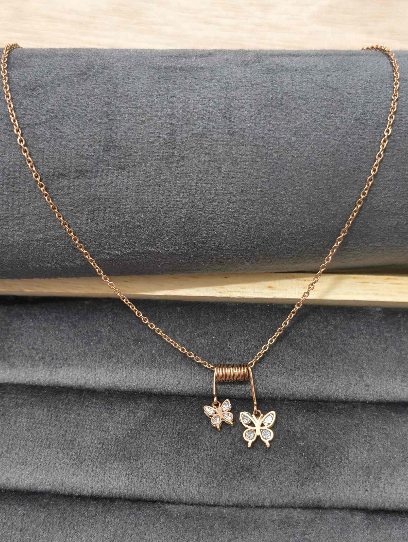 Fancy Necklace Round Pendant Chain Rosegold Plated