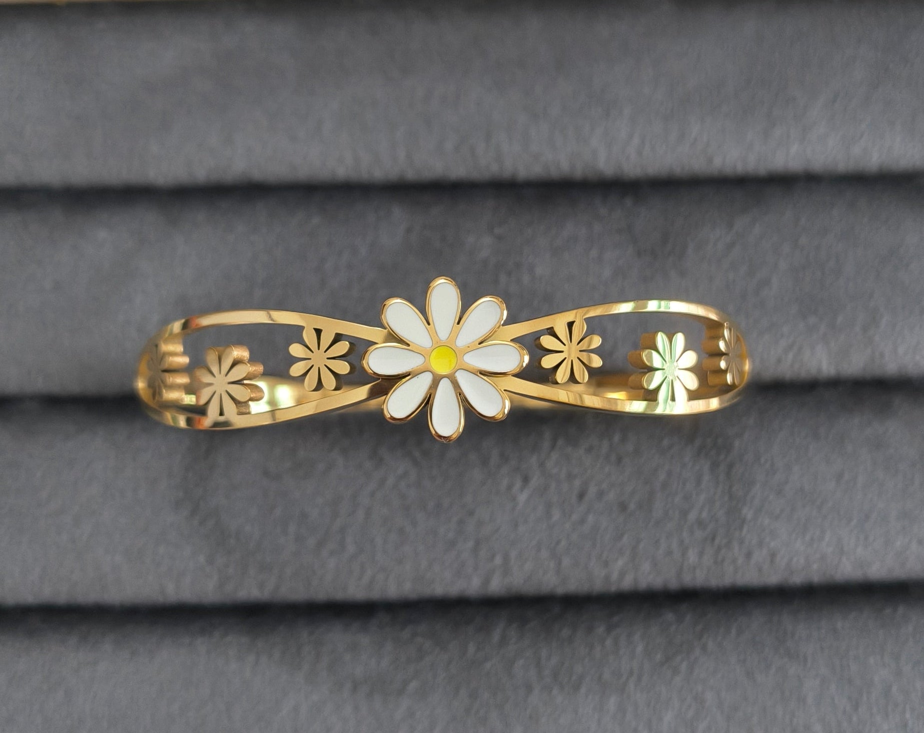 Flower Design Beach Vibe Bracelet 18K Gold Plated Bracelet
