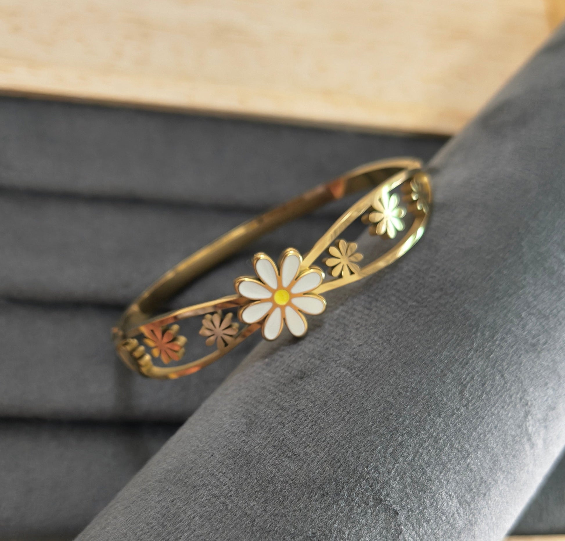 Flower Design Beach Vibe Bracelet 18K Gold Plated Bracelet