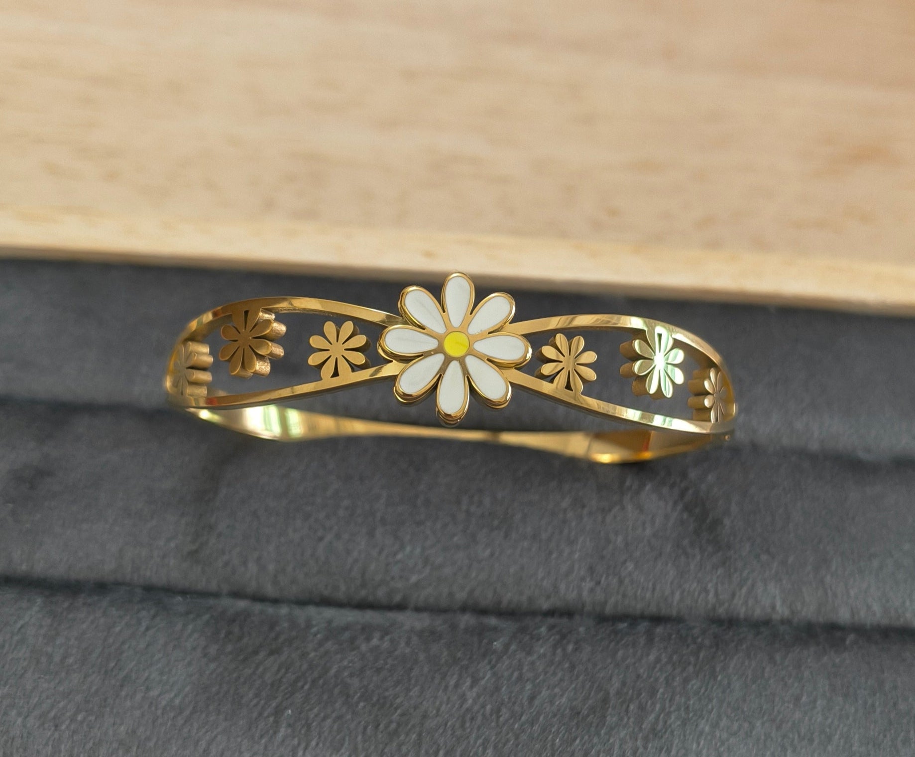 Flower Design Beach Vibe Bracelet 18K Gold Plated Bracelet