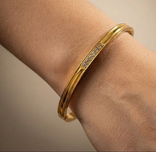 Antitarnish Diamond Charmed Bracelet 18K Gold Plated