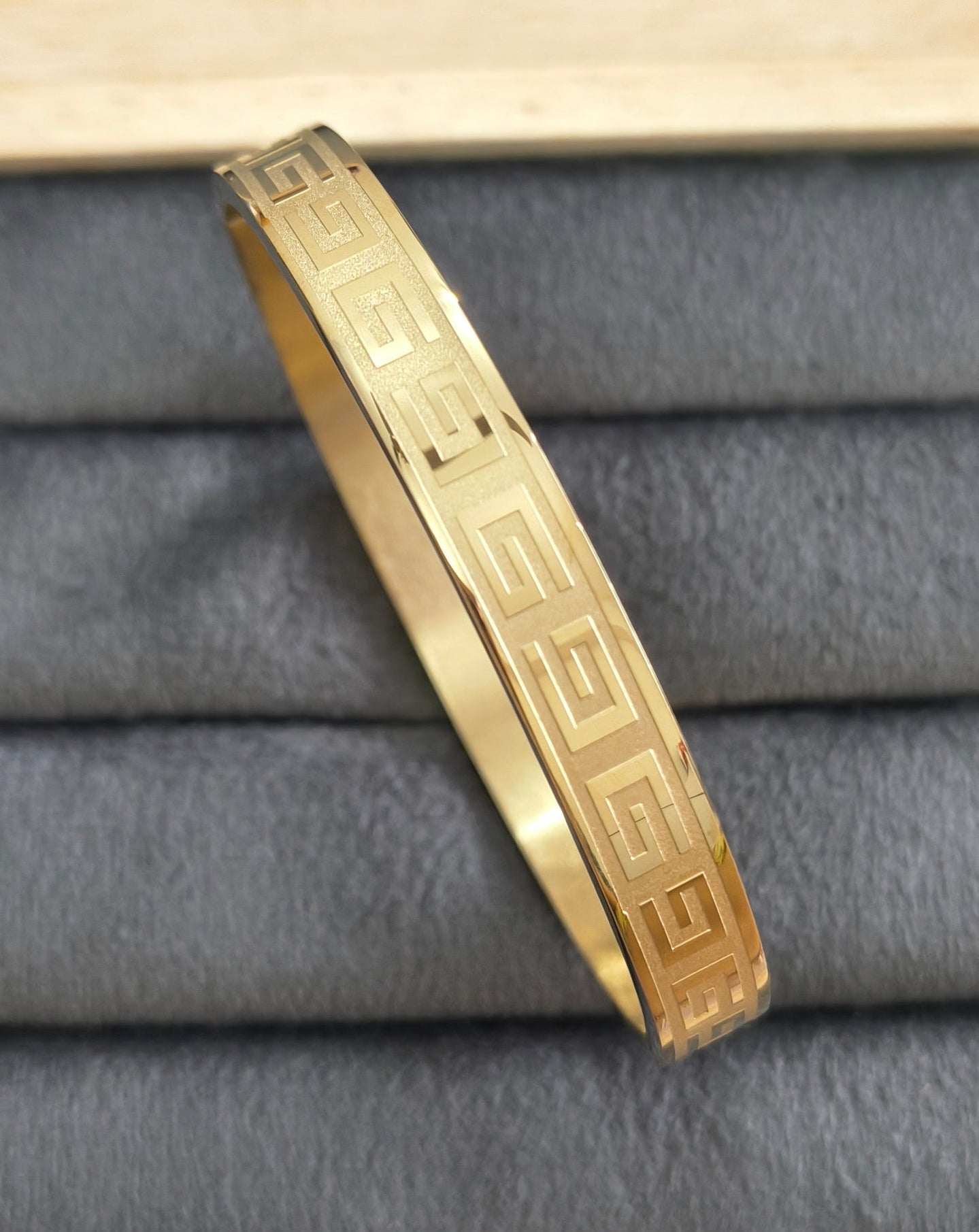 Antitarnish Men's Bracelet 18K Gold Plated G Pattern