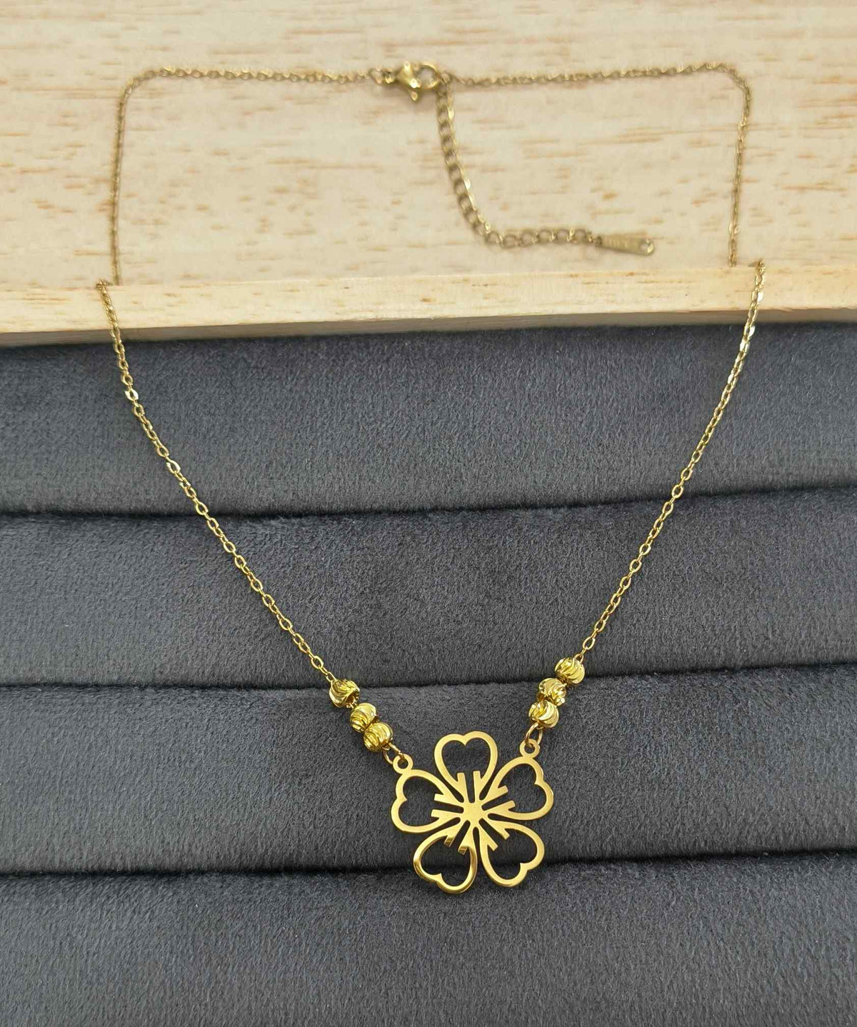 Anti Tarnish Necklace With Flower Pendant 18K Gold Plated