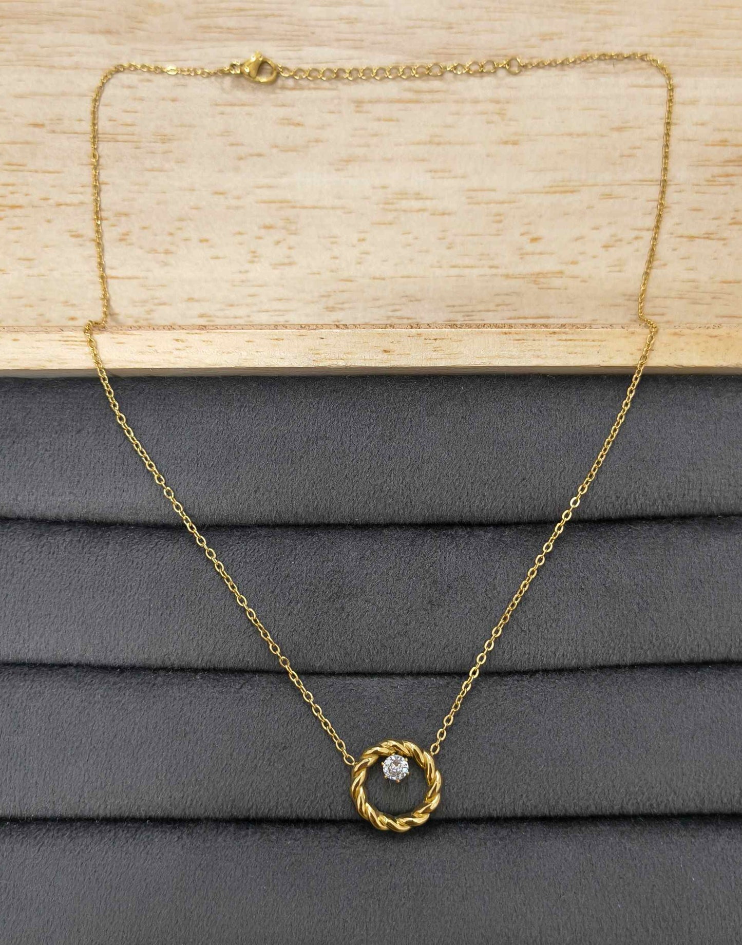 Anti Tarnish Round Stone Pendant Necklace 18K Gold Plated