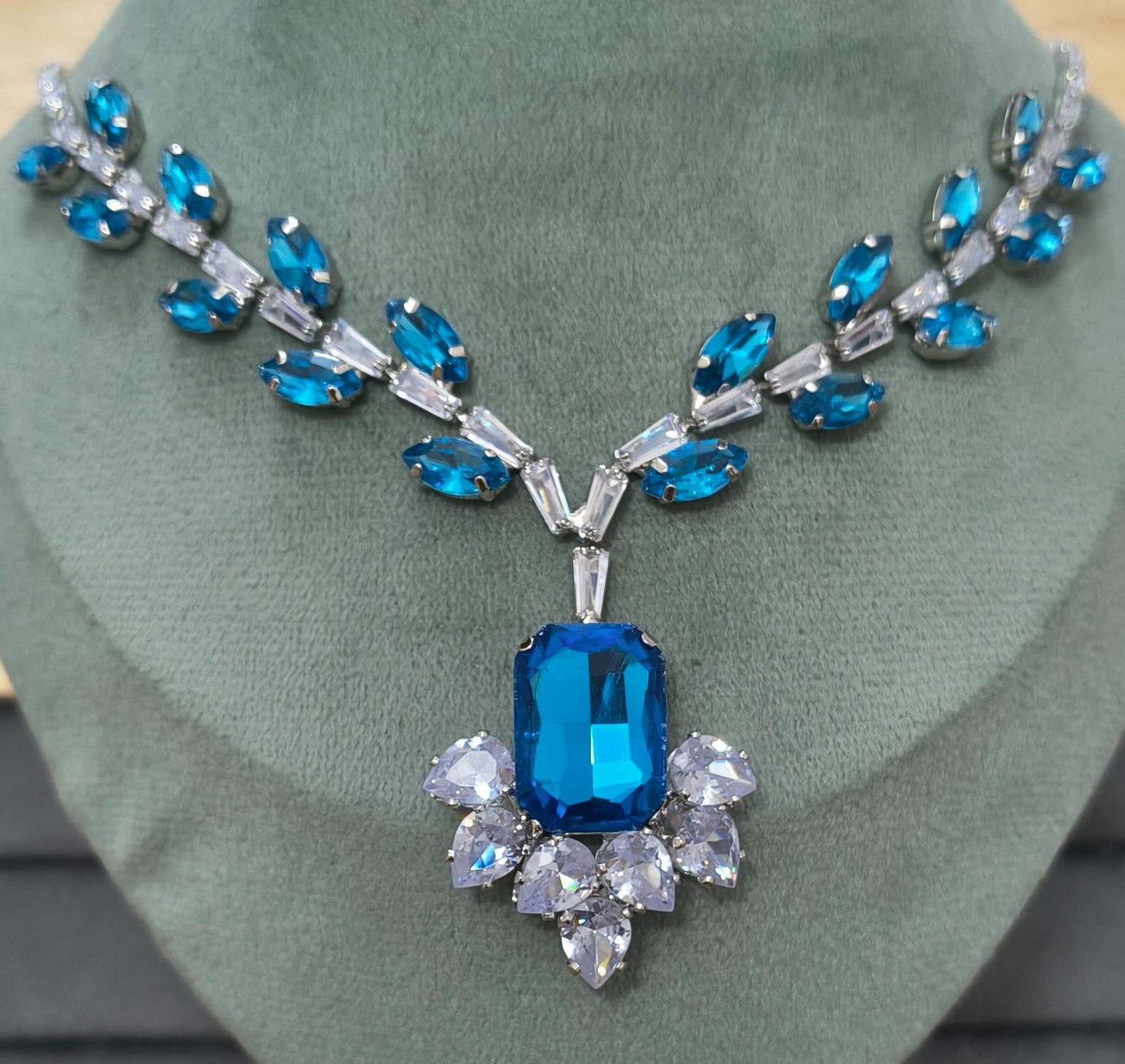 Luxury Blue Glass Stone Necklace Rhodium Plated