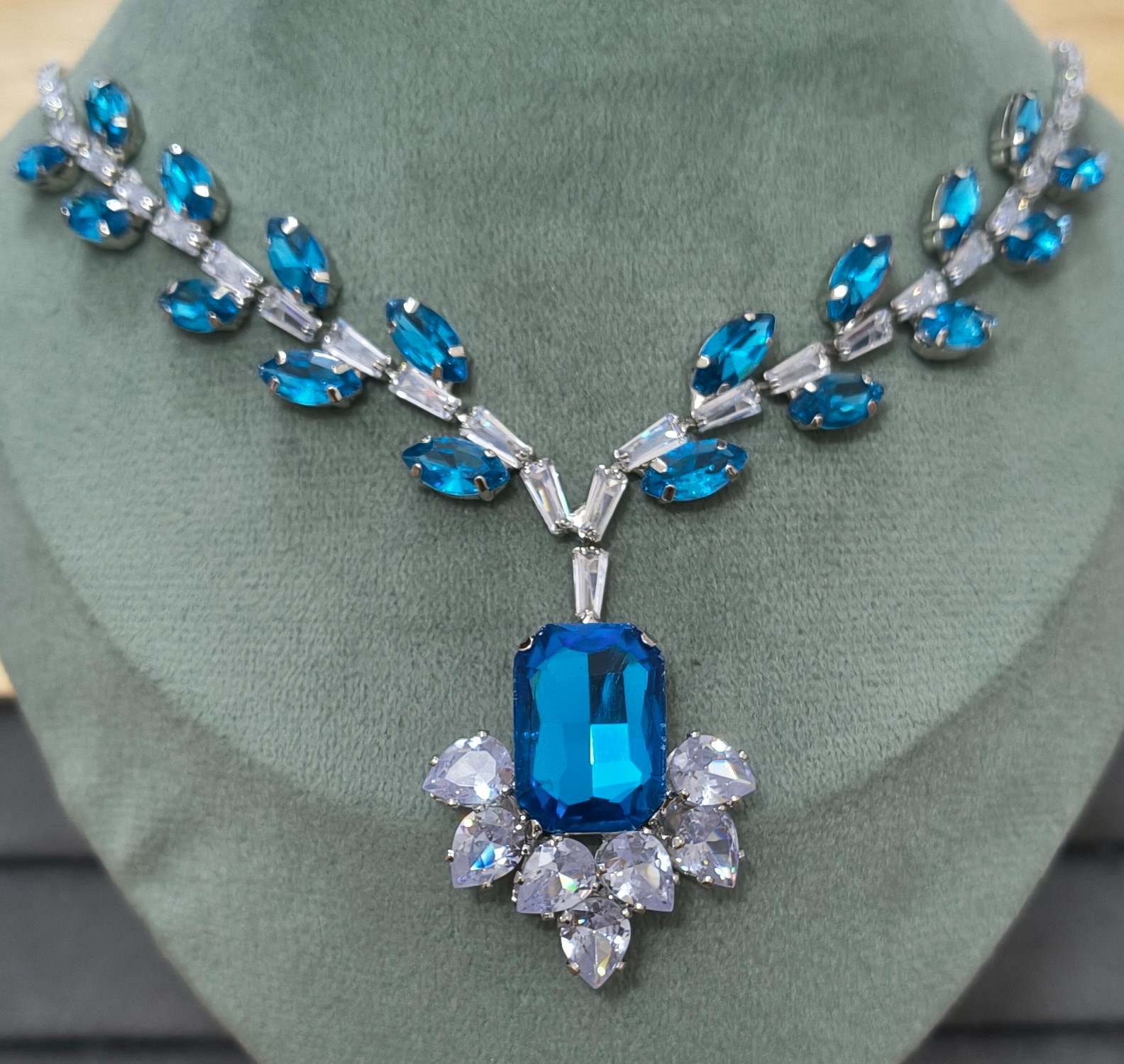 Luxury Blue Glass Stone Necklace Rhodium Plated