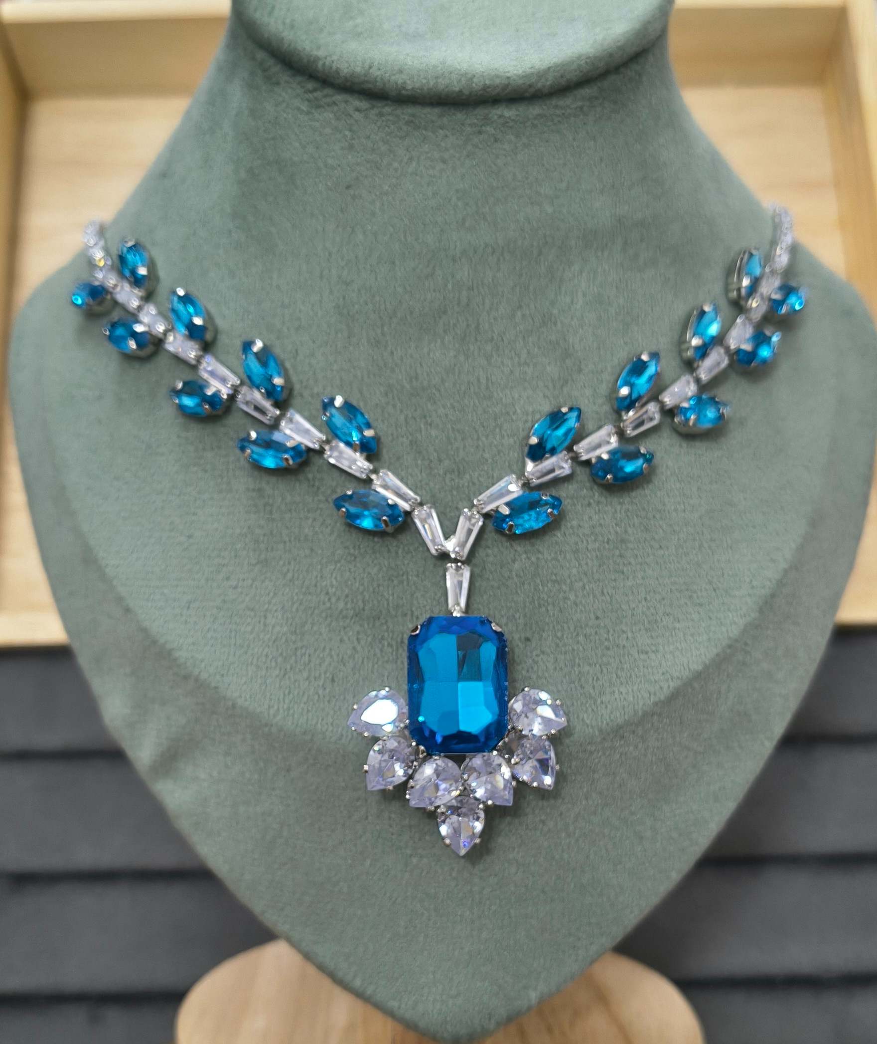 Luxury Blue Glass Stone Necklace Rhodium Plated