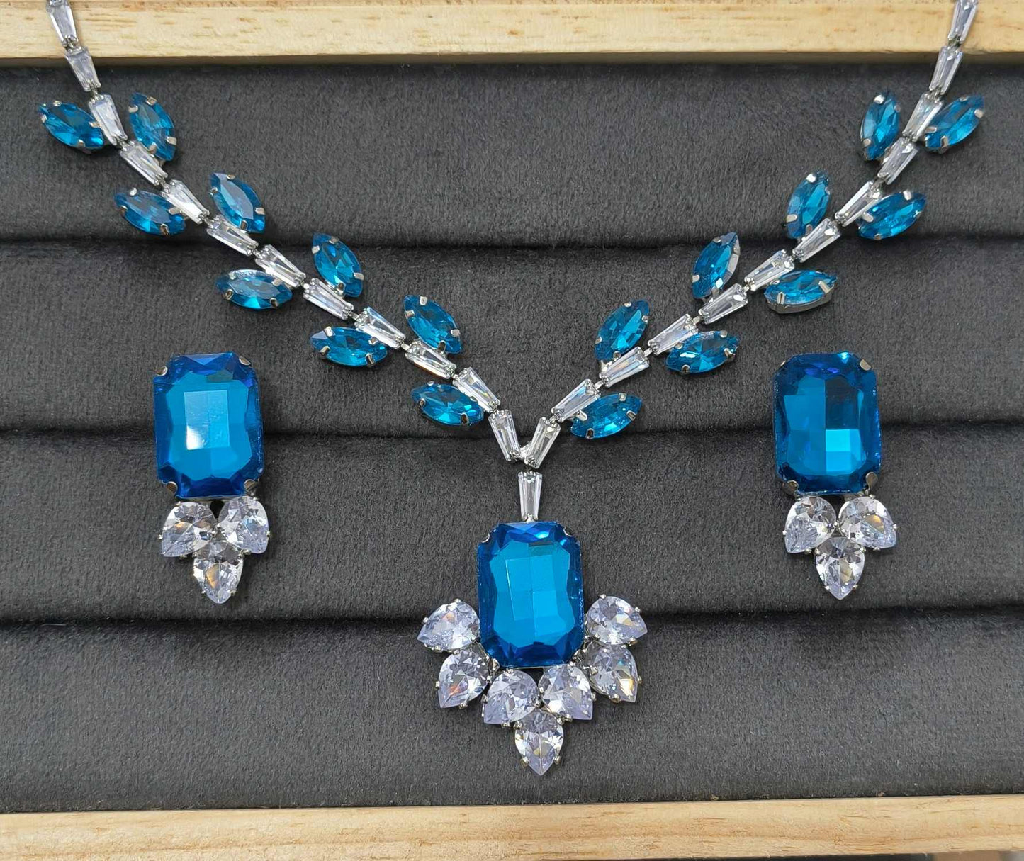 Luxury Blue Glass Stone Necklace Rhodium Plated