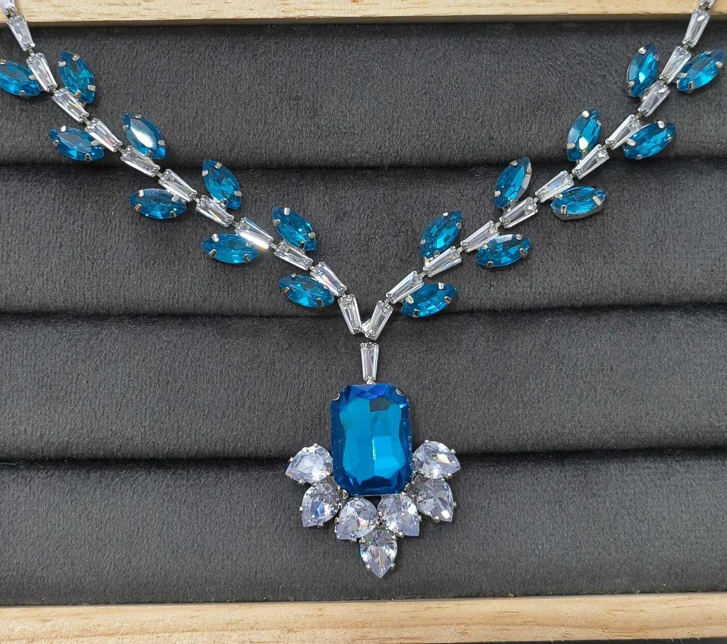 Luxury Blue Glass Stone Necklace Rhodium Plated