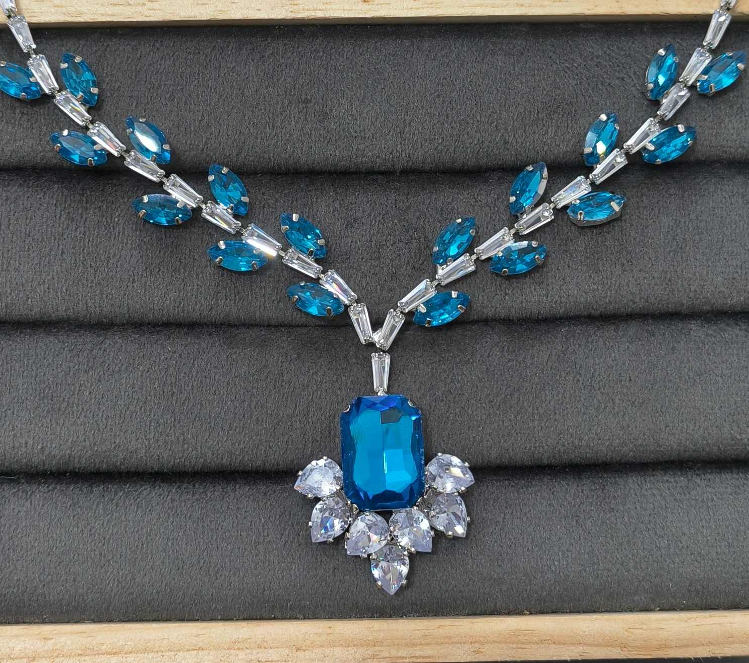 Luxury Blue Glass Stone Necklace Rhodium Plated